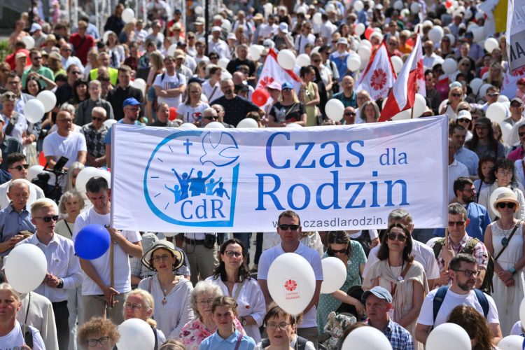 Paryż: kilkanaście tysięcy osób wzięło udział w Paryżu w „Marszu dla życia” przeciw eutanazji