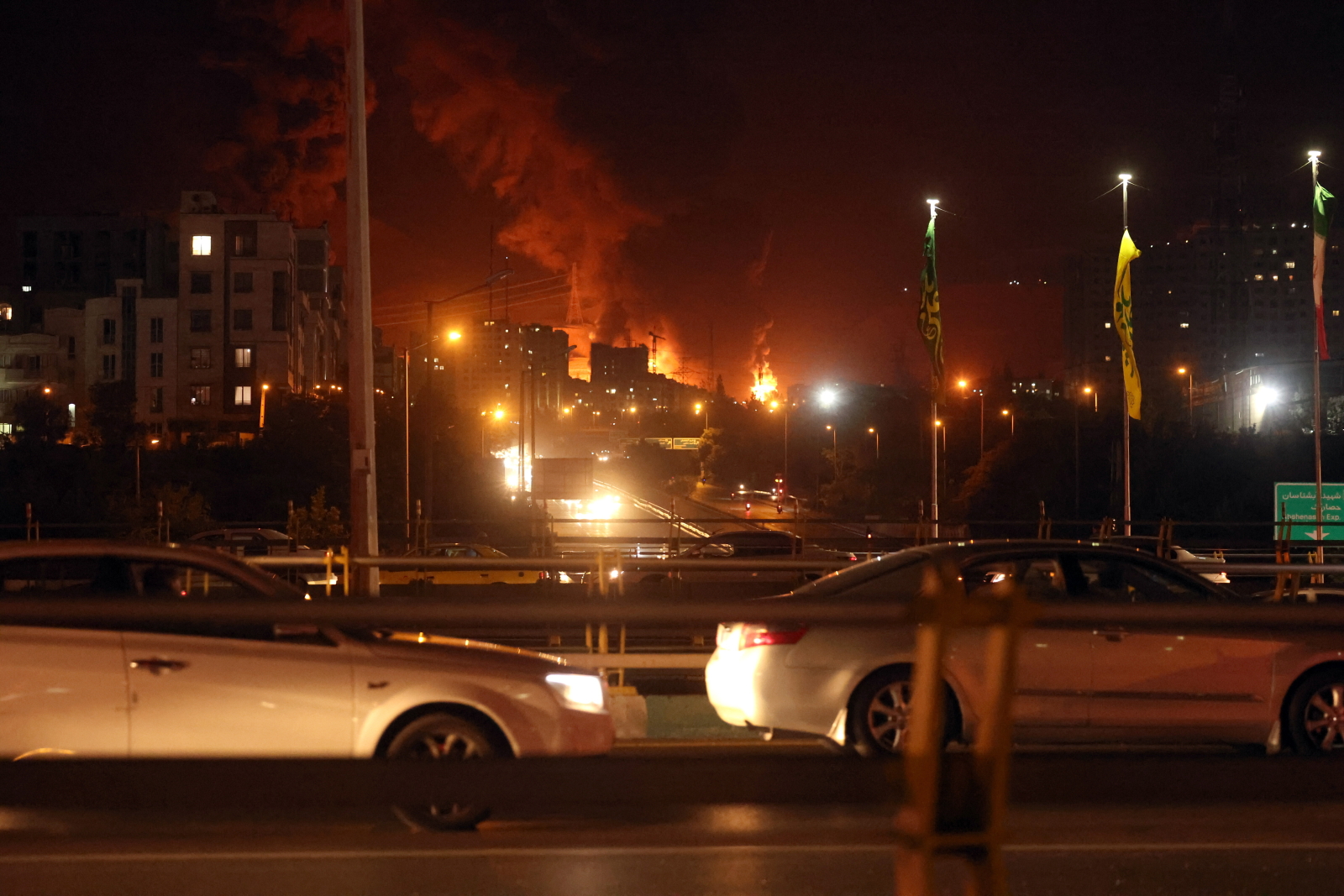 Iran przeprowadził nalot rakietowy. Izrael zaatakował magazyny paliw w Teheranie [+GALERIA]