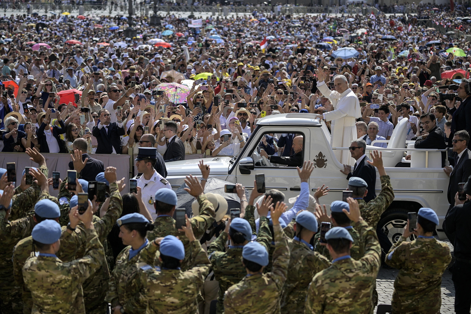 Papież: serce Kościoła rozdzierają krzyki, które dochodzą z miejsc ogarniętych wojną