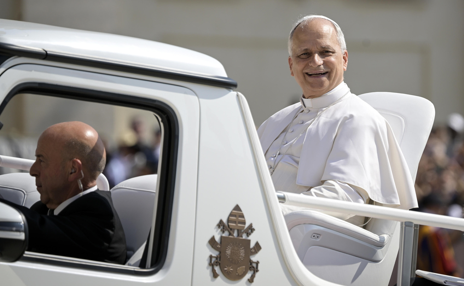 Wirtualna pielgrzymka Leona XIV do Chicago. Czy to symbol nowego stylu pontyfikatu? [KOMENTARZ] 