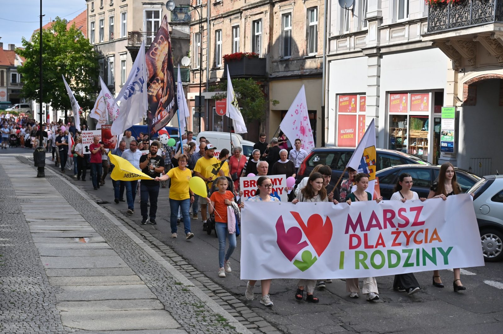 „Bóg, Rodzina i Ojczyzna” – ulicami Gniezna przeszedł Marsz dla Życia i Rodziny