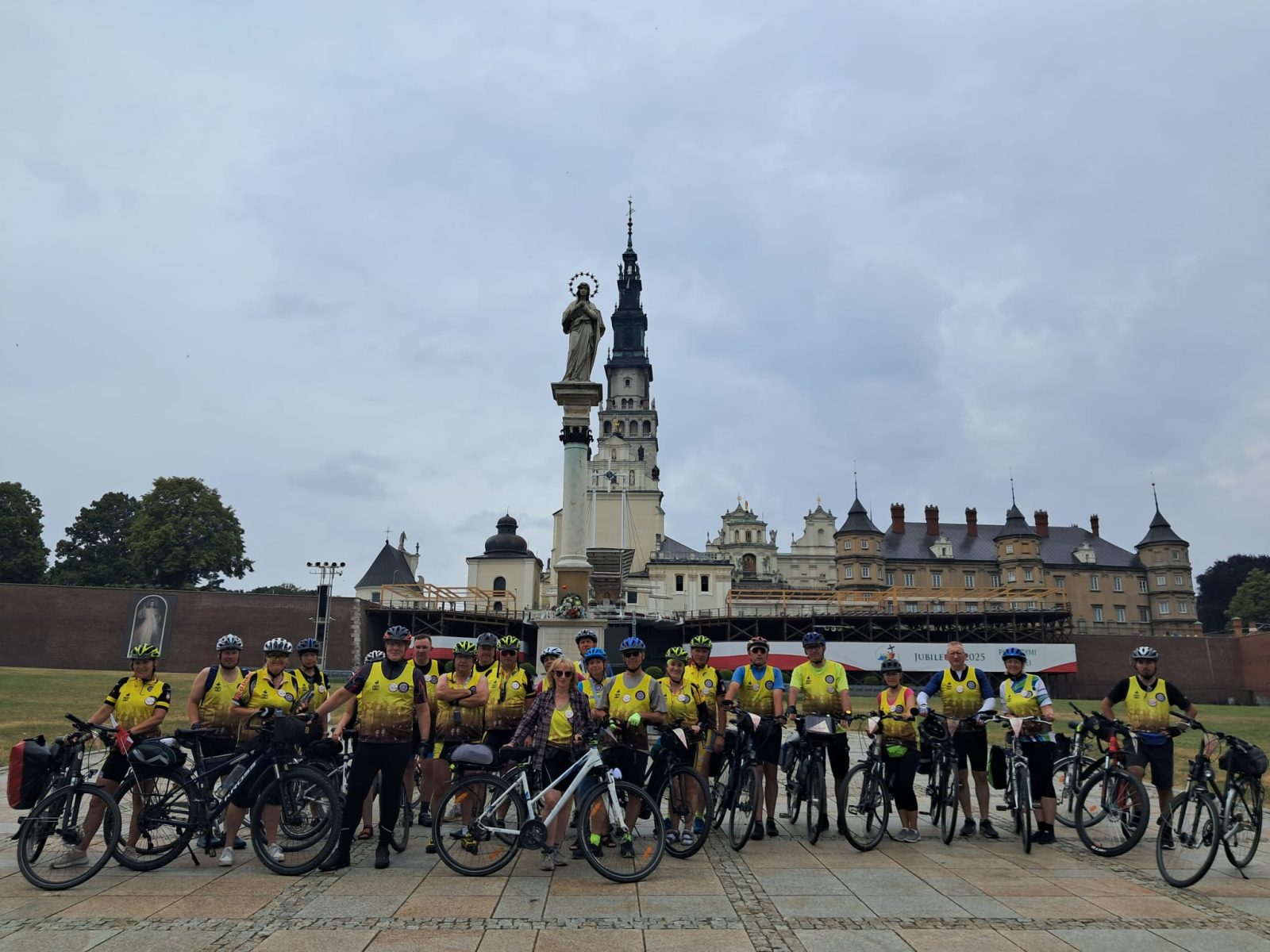 Przyjaciele, rower i… pielgrzymka – przepis na najlepsze wakacje