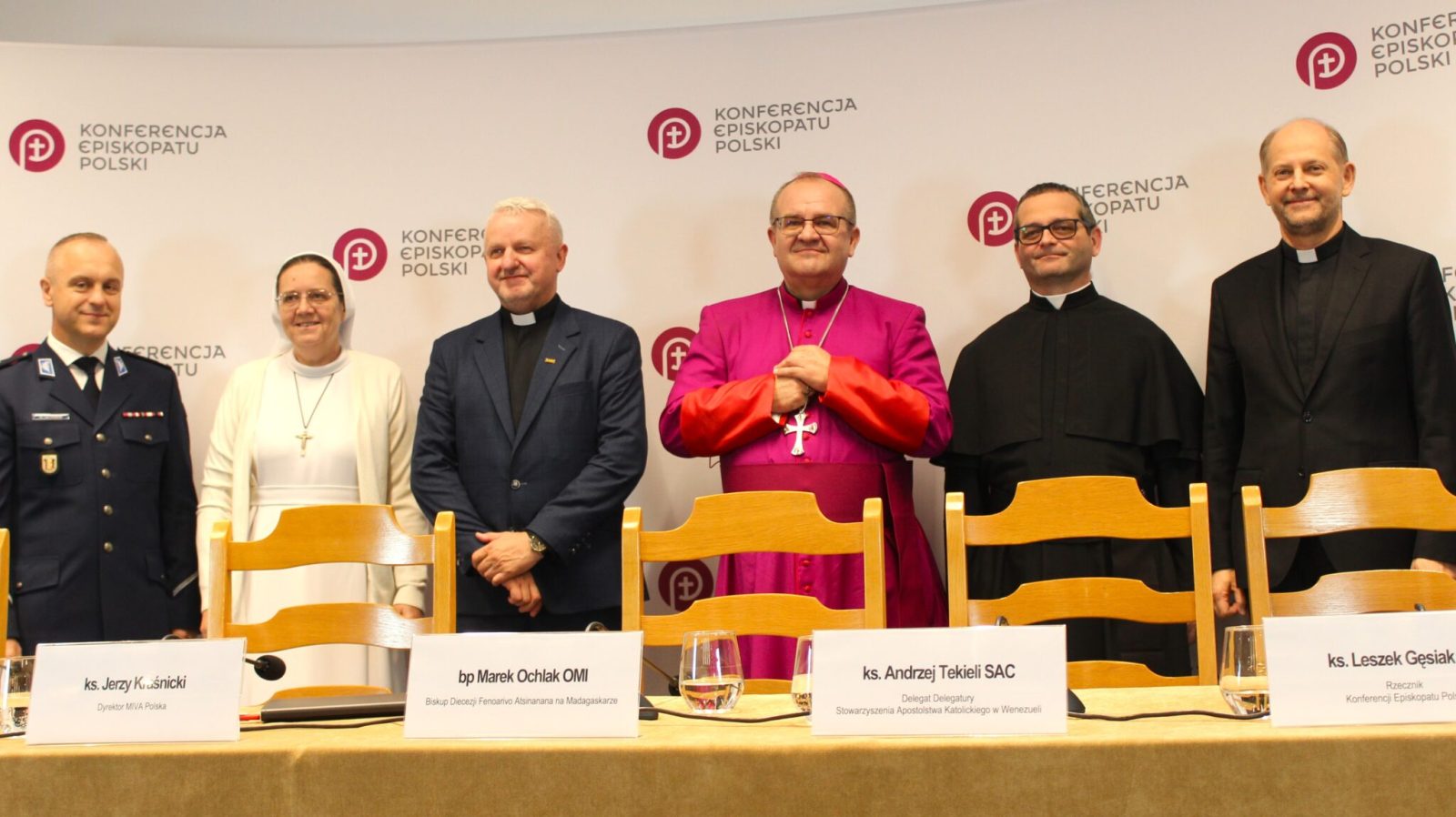 Bp Marek Ochlak OMI: samochód na misjach to jak serwis Kościoła