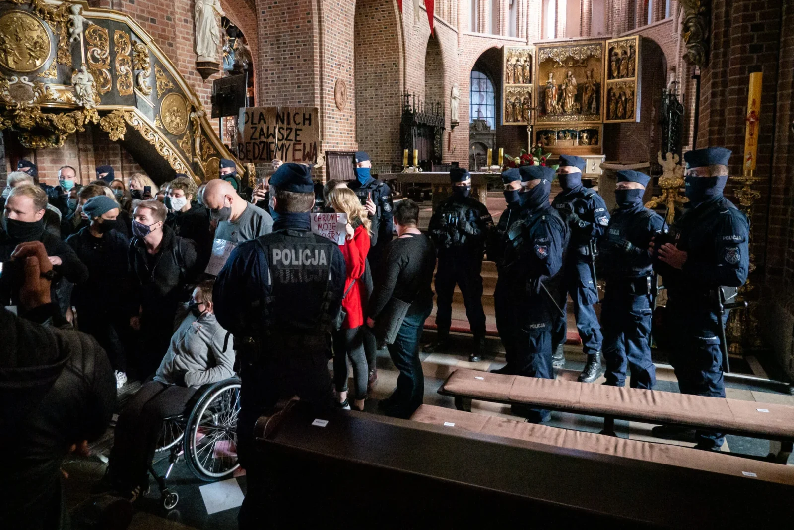 Czy można obrazić uczucia religijne? O tym, iż katolik nie jest popychadłem [FELIETON] 