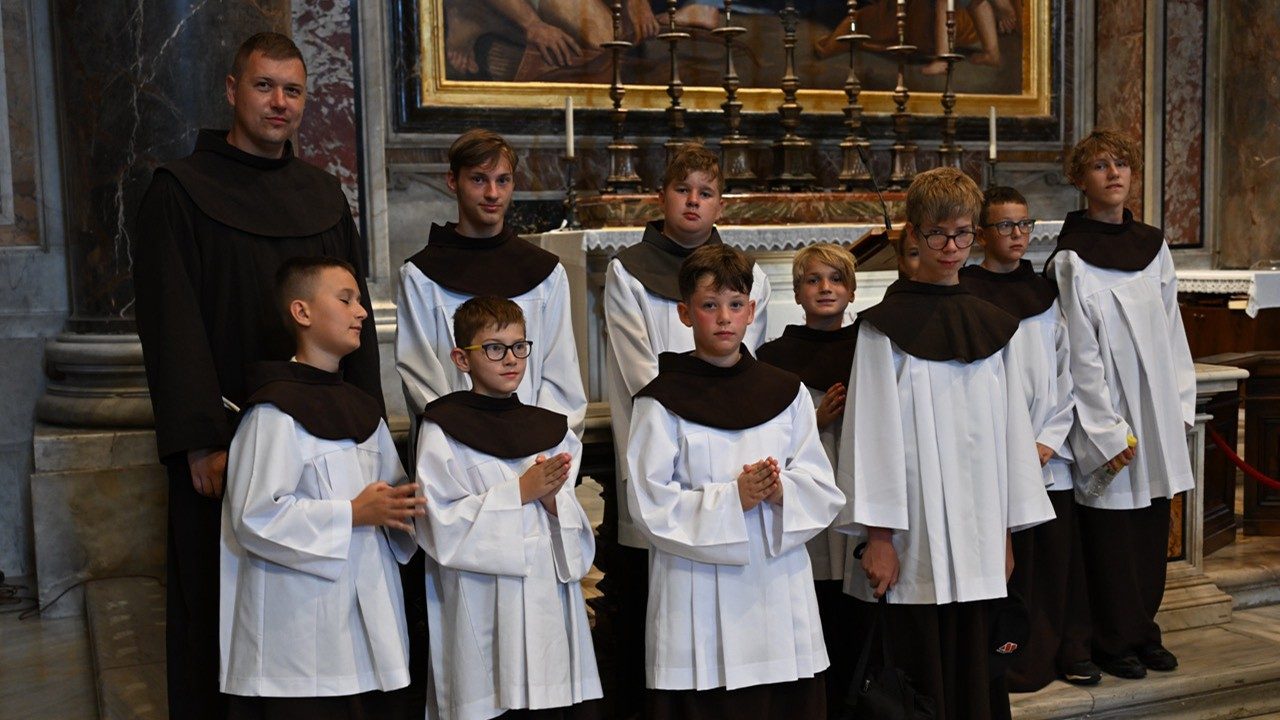 Ks. Krzysztof Cisek przy grobie św. Jana Pawła II: Bóg nigdy nie przestał tęsknić za człowiekiem