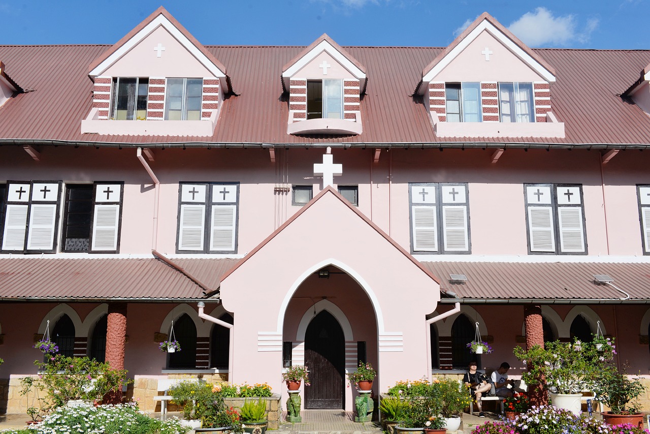 Pastor pasjonat zebrał dane o prawie 26 tys. miejsc kultu