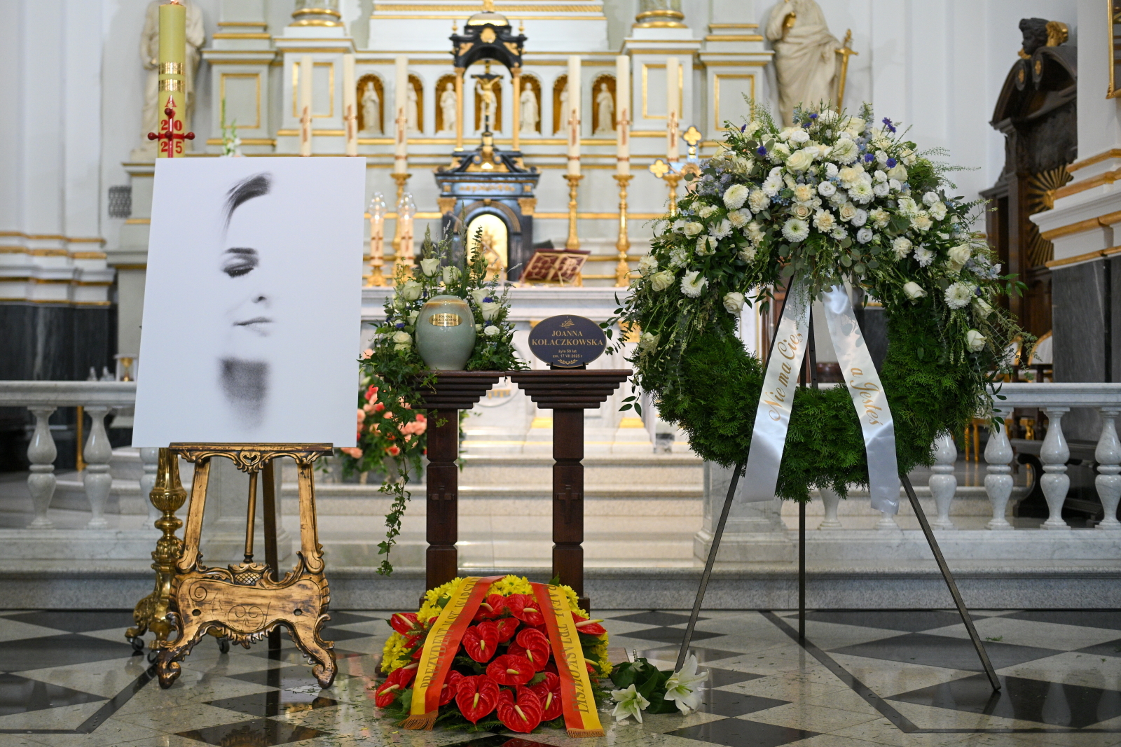 Warszawa: tłumy żegnały Joannę Kołaczkowską