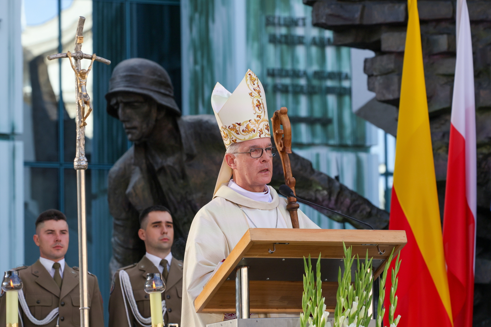 Katedra polowa: Liturgia Wigilii Paschalnej z udziałem wojska