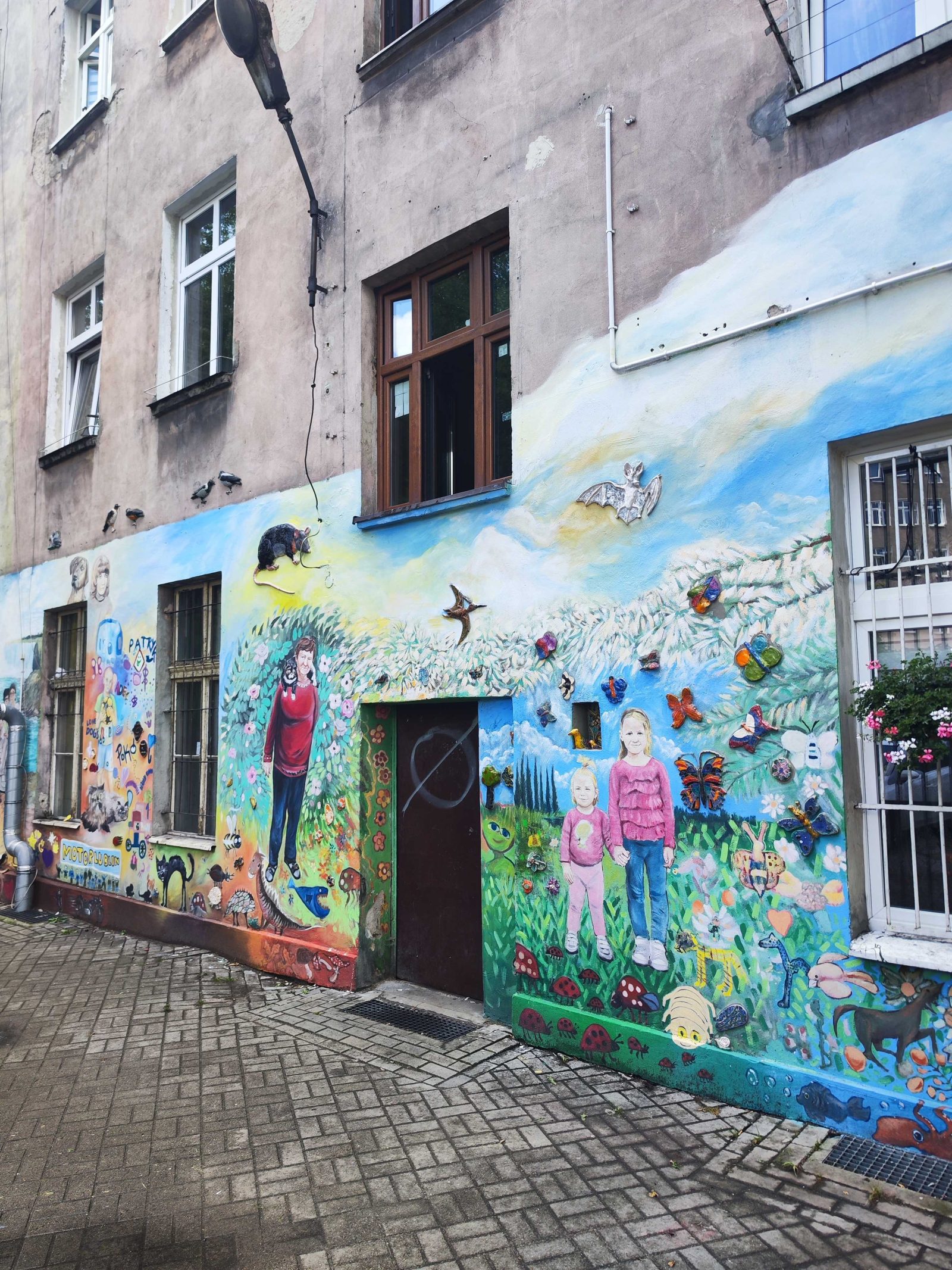 „Chłopcy muralowcy” odmieniają Wrocław i kościoły [REPORTAŻ]