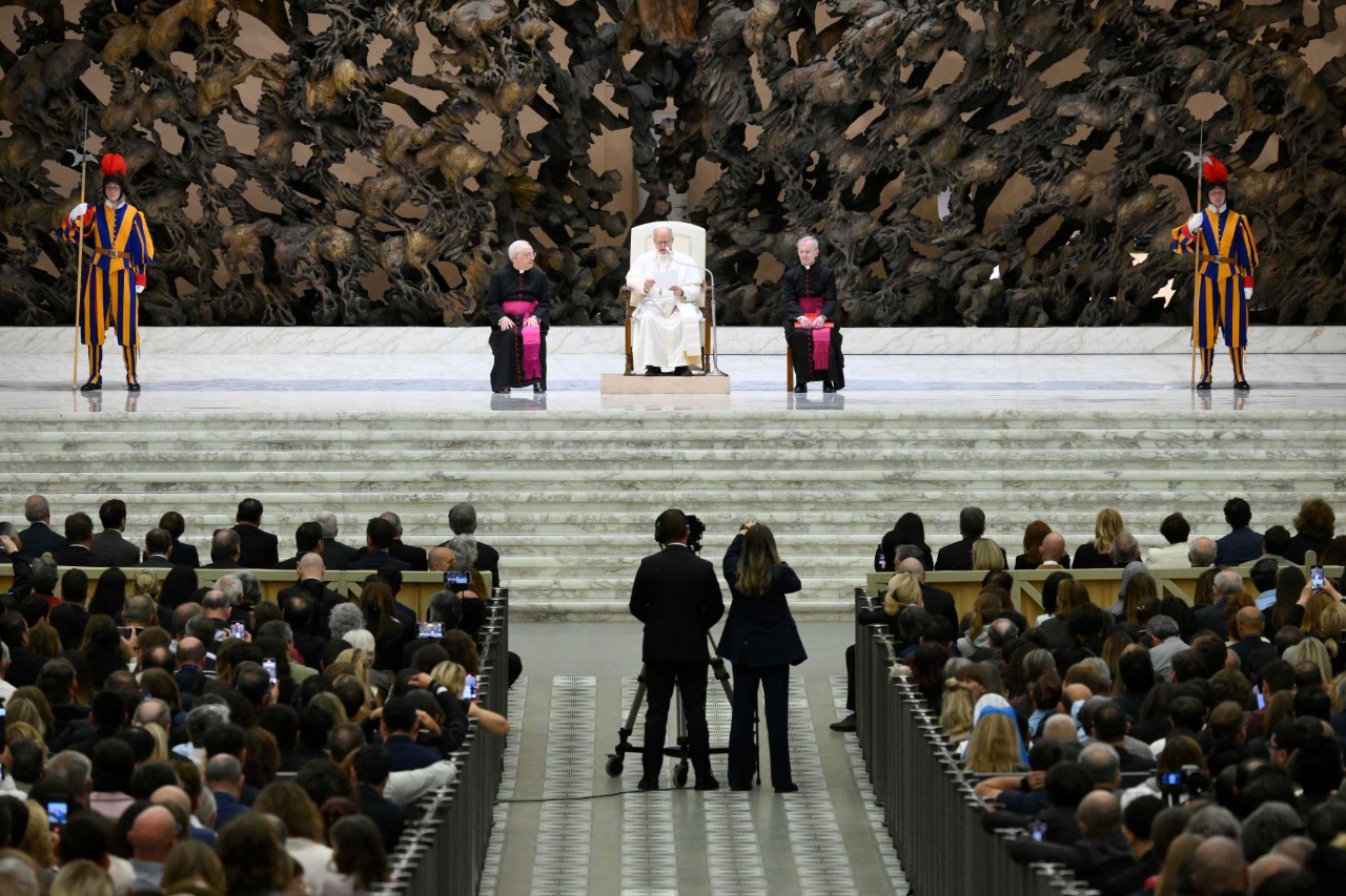 Z powodu upału audiencja generalna papieża przeniesiona do Auli Pawła VI