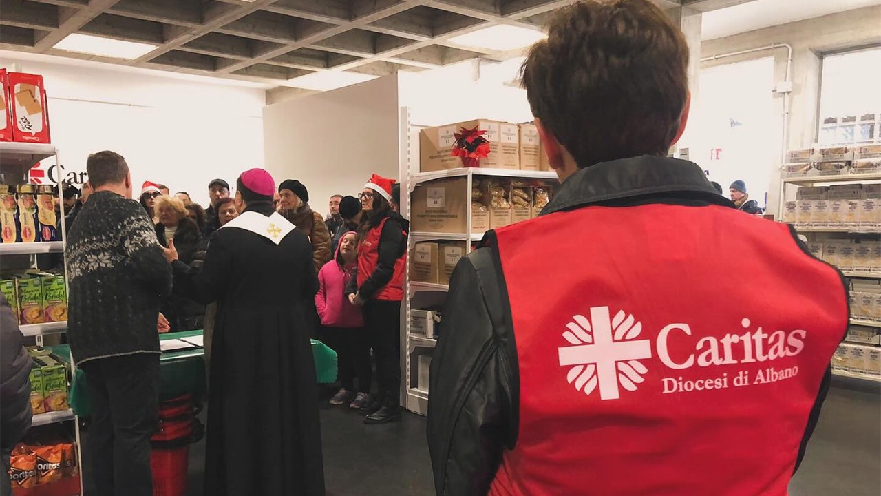 „Poświęcają życie służbie innym” – Światowy Dzień Pomocy Humanitarnej 