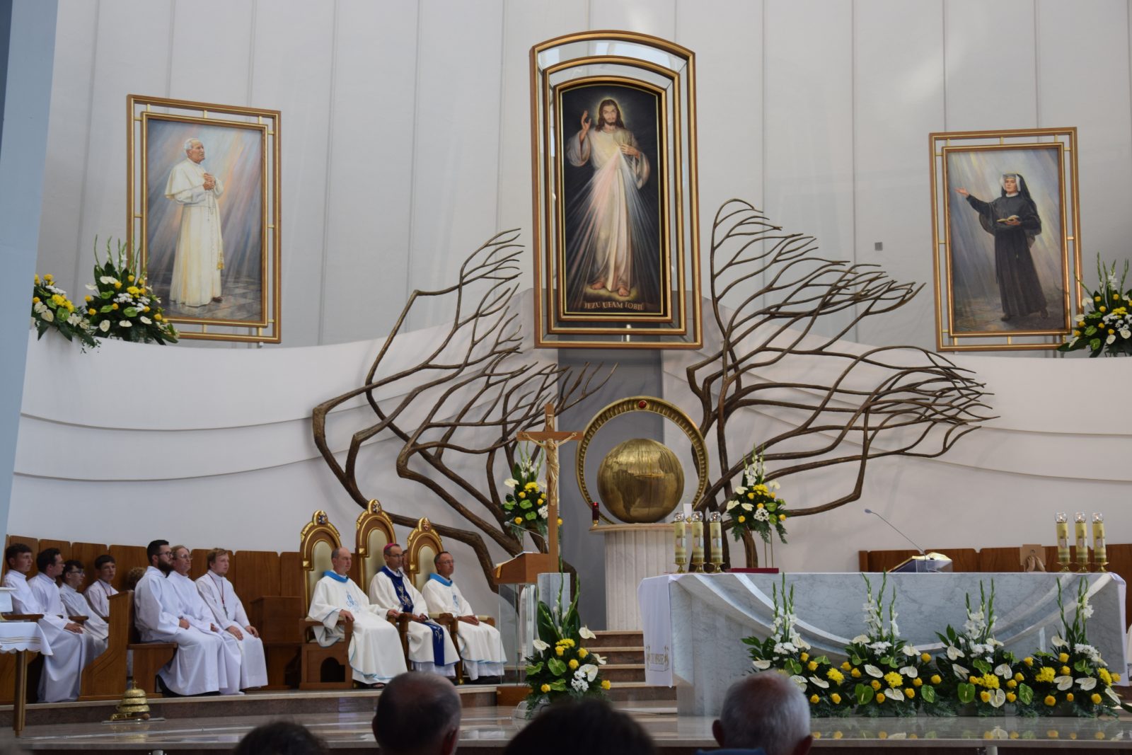 Rzeczniczka łagiewnickiego sanktuarium: wierni przybywają tutaj z tajemnicami swoich serc [ROZMOWA]