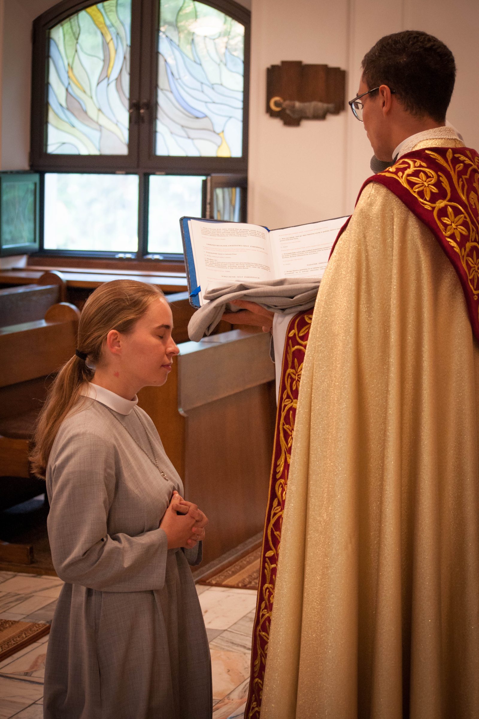 „Razem za Jezusem” – kiedy brat wręcza habit siostrze 