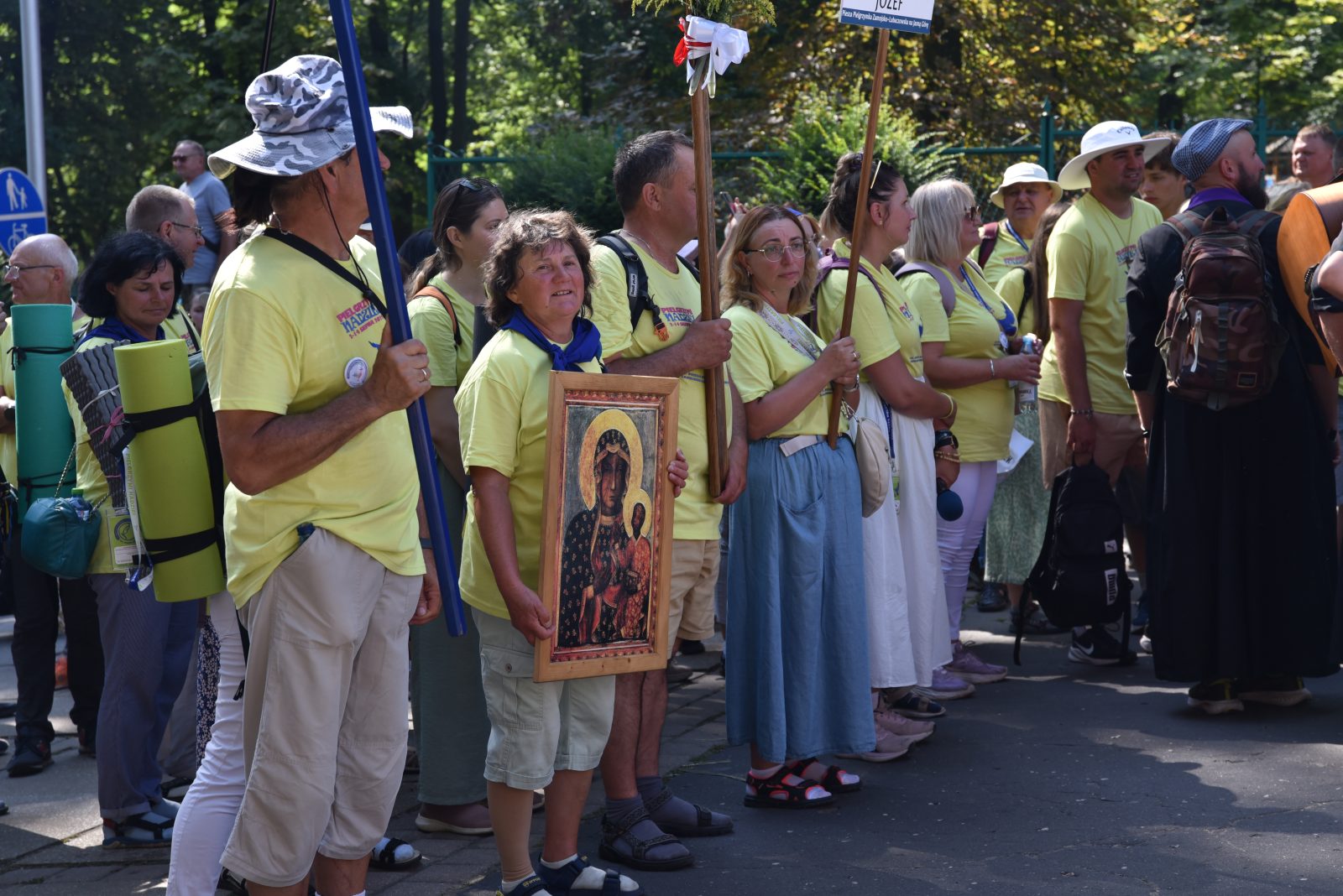 Pielgrzymi w drodze na Jasną Górę. Co sprawia, iż wyruszyli? [+GALERIA]