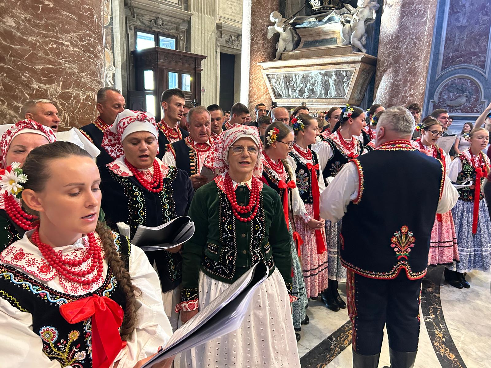 Ks. Dariusz Giers: na wyznaniu wiary papieża Leona XIV buduje się Kościół