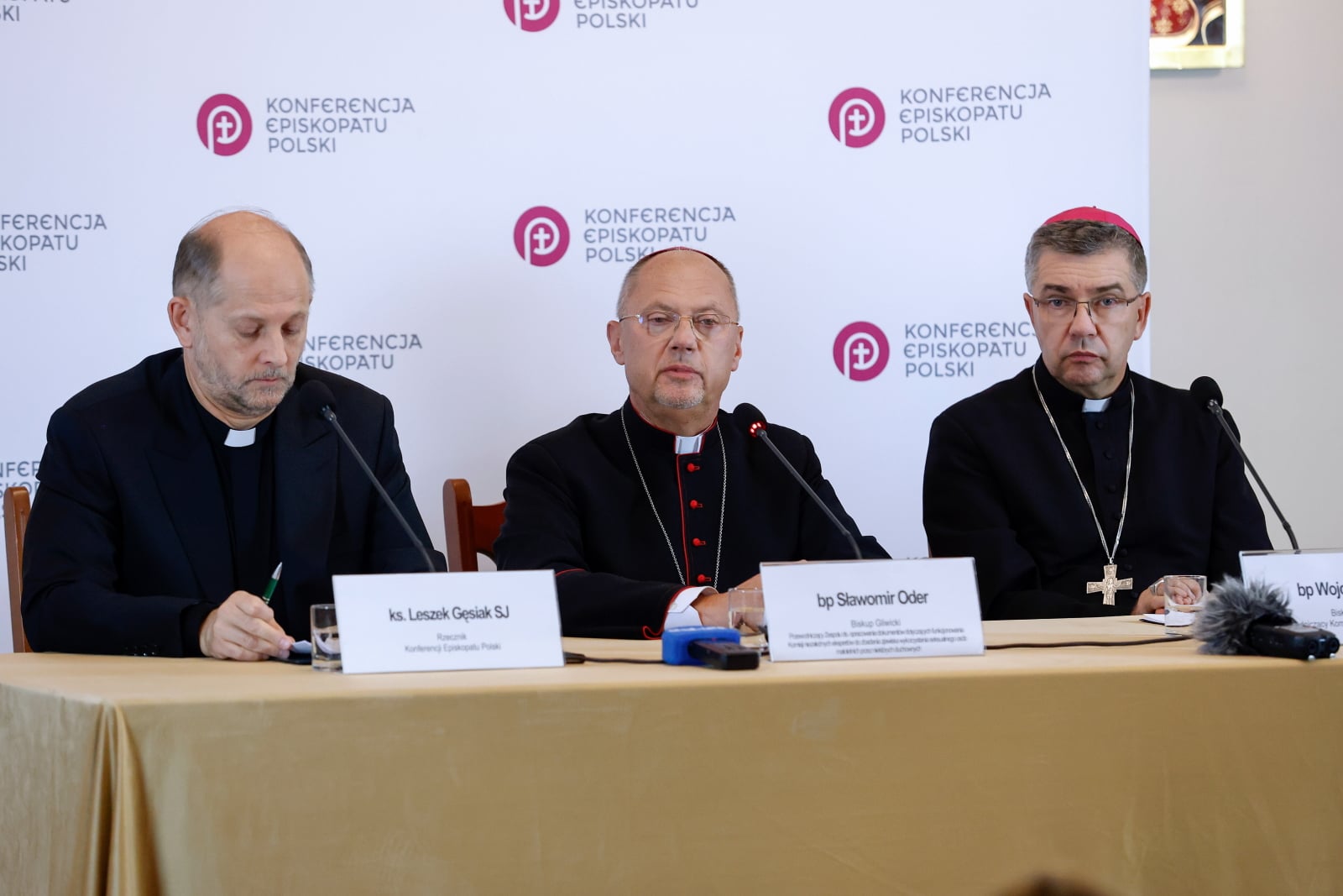 Biuro prasowe KEP: projekt komisji zespołu bp. Odera nie jest ostateczny