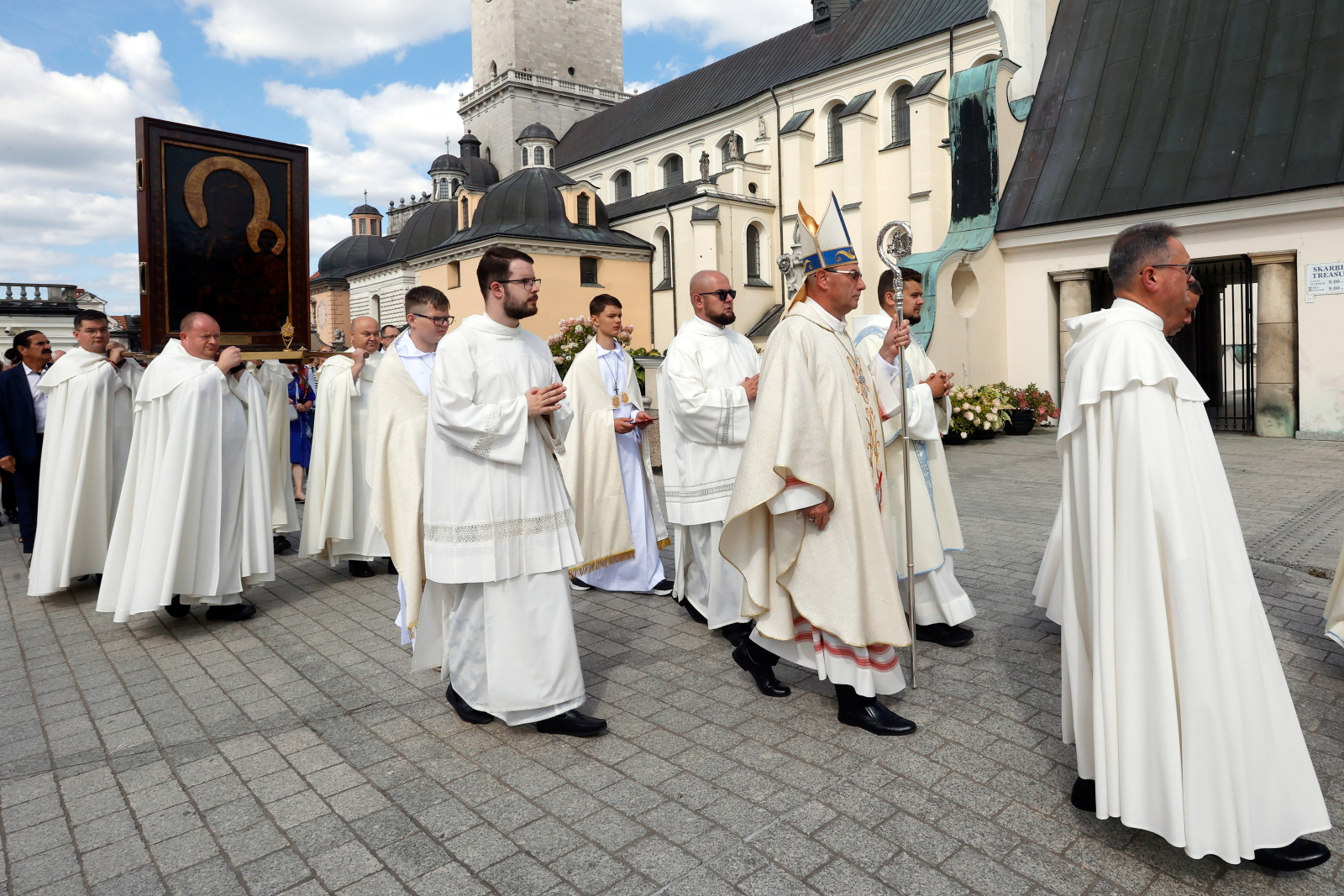 Prymas Polski na Jasnej Górze: potrzebujemy dziś jedności, pokoju i wzajemnego porozumienia [+GALERIA]