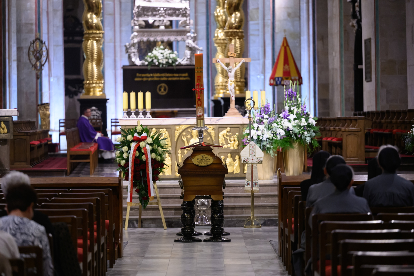 Abp Józef Kowalczyk spoczął w podziemiach katedry gnieźnieńskiej [+GALERIA]