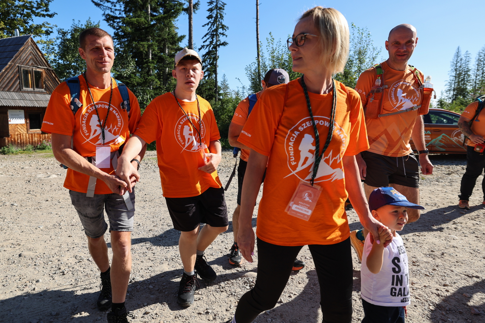 Spełniają górskie marzenia osób z niepełnosprawnościami. Szerpowie Nadziei wchodzą na Halę Gąsienicową [GALERI …