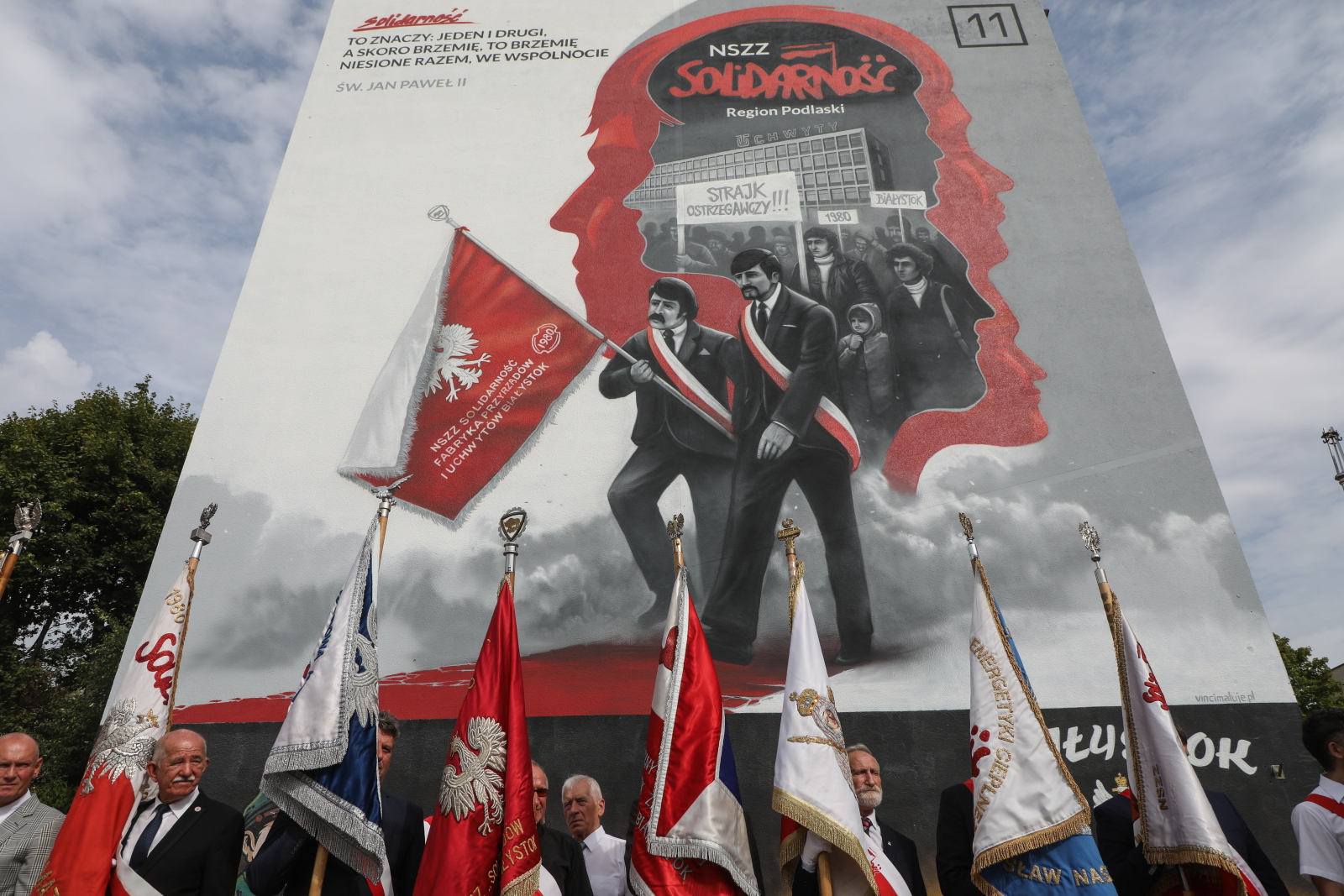 45 lat temu powstała NSZZ Solidarność. Odsłonięto mural upamiętniający [GALERIA]