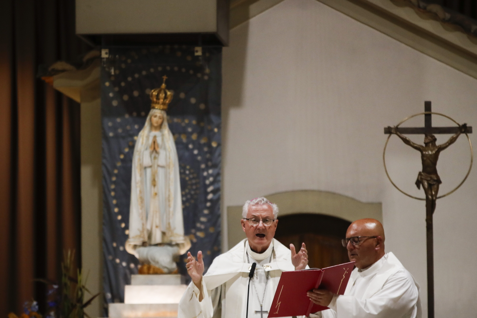 Wiele świątyń zniszczonych po przejściu orkanu przez Portugalię. Także sanktuarium w Fatimie