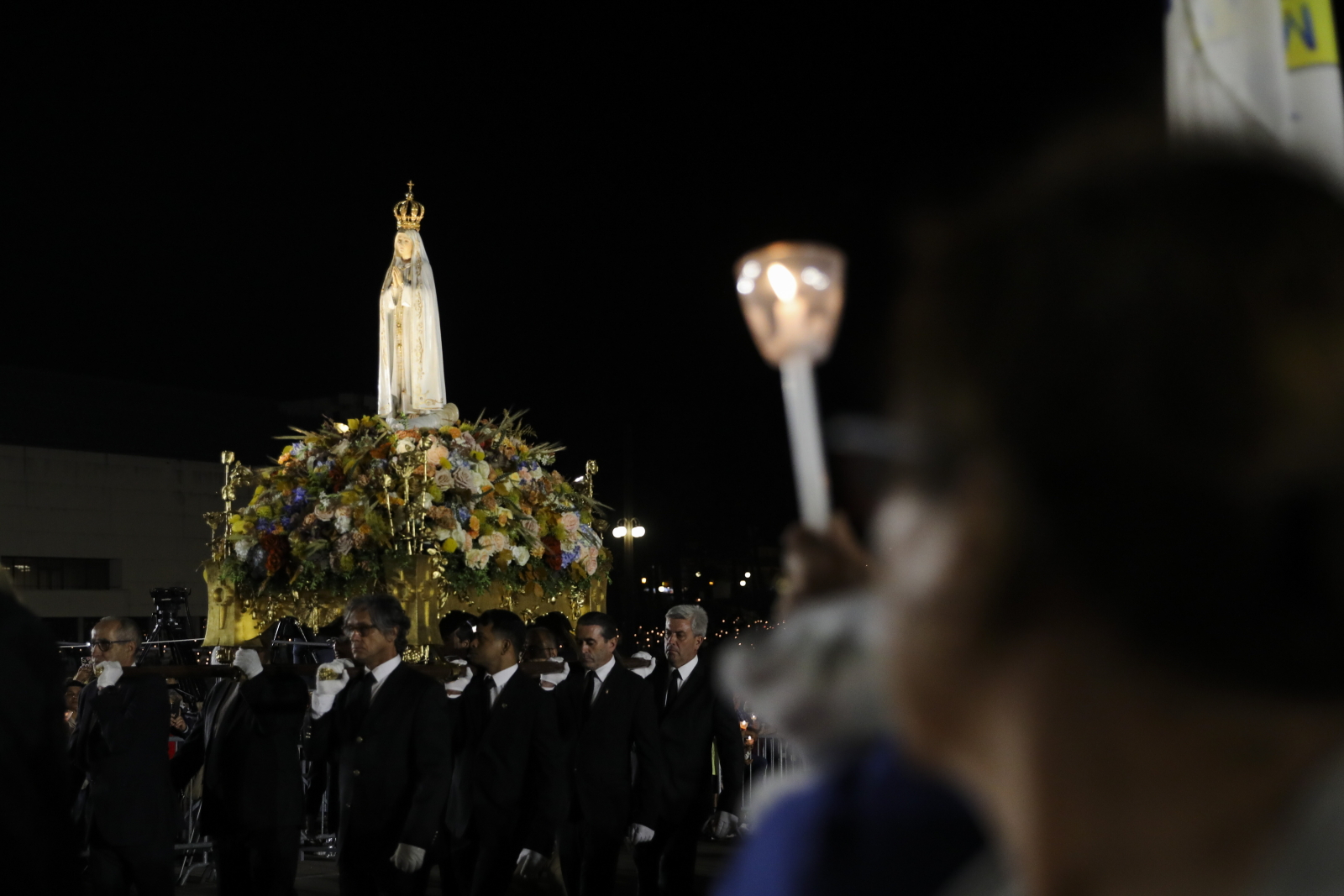 Polacy wśród pielgrzymów, którzy dotarli na uroczystości do Fatimy [+GALERIA]