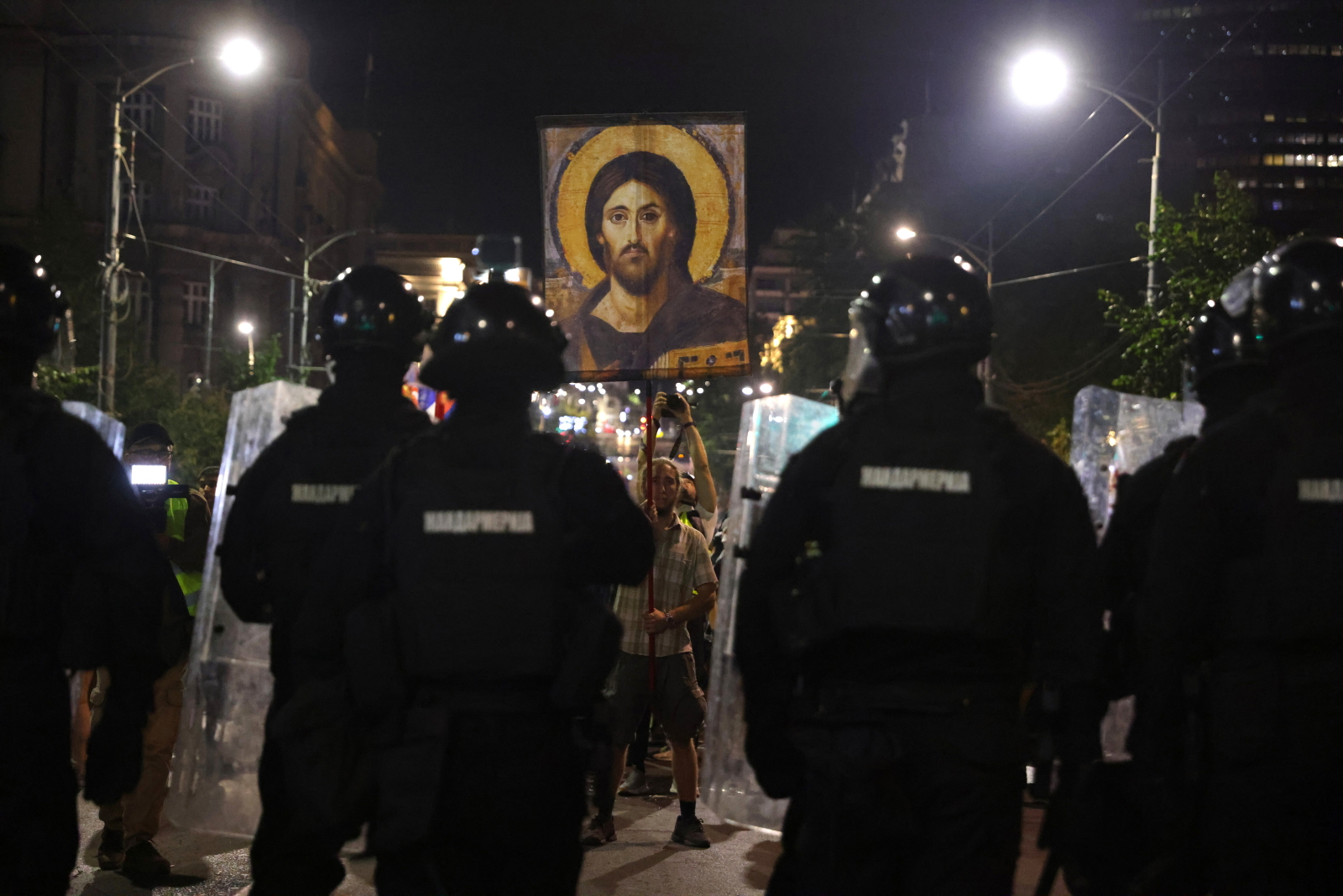 Demonstracje w Serbii – kard. Nemet apeluje o pokój i dialog społeczny