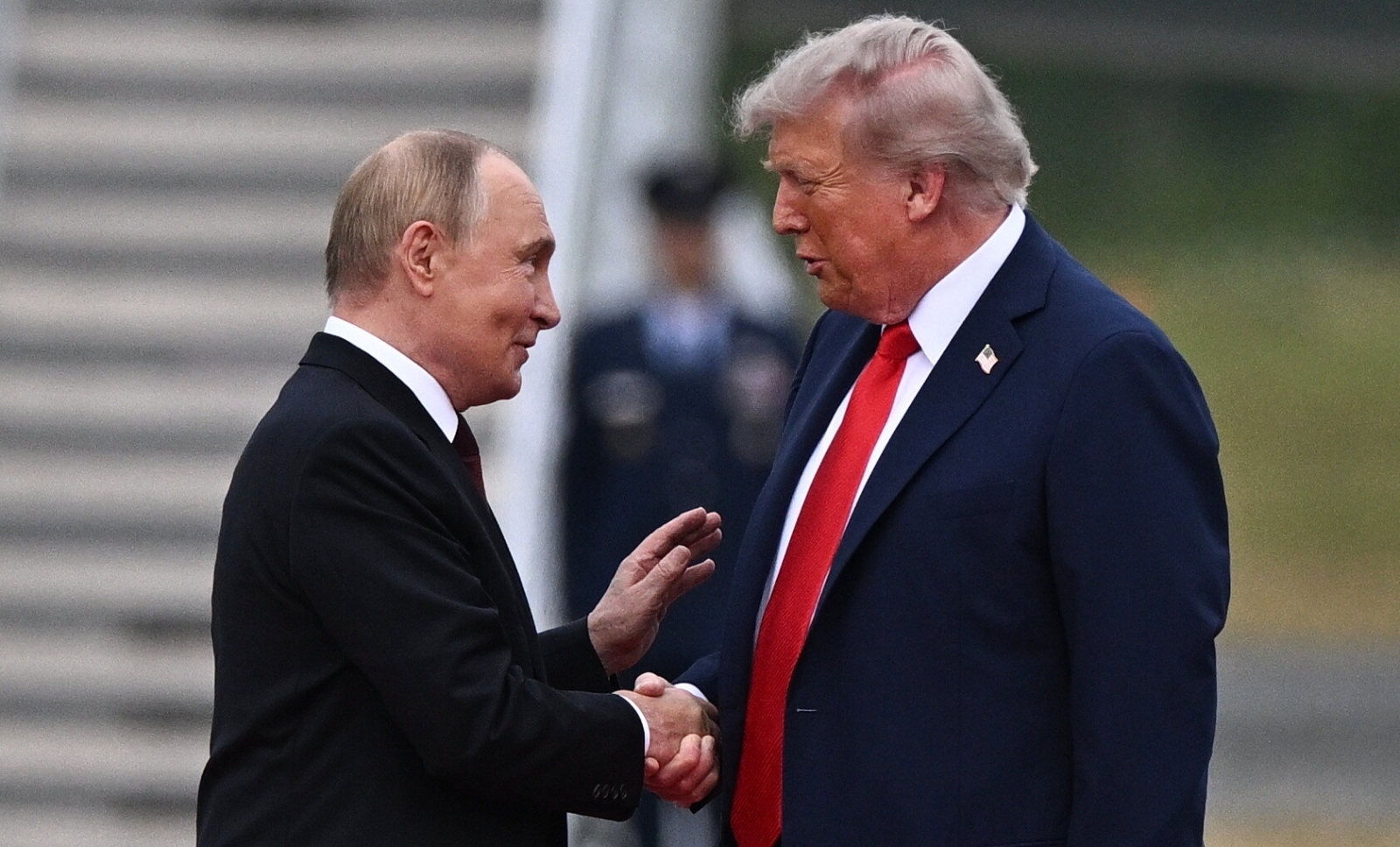 Putin i Trump na Alasce mówili o dialogu, ale przełomu nie ma [+GALERIA]