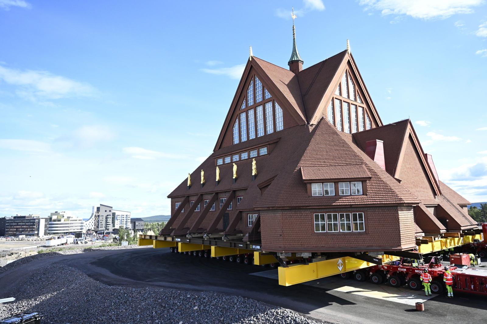 Szwecja: zabytkowy kościół został w całości przeniesiony w nowe miejsce [+GALERIA]