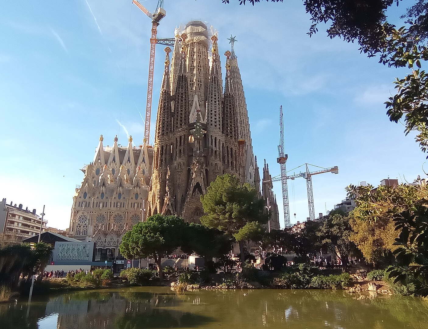 Hiszpania: aktywiści klimatyczni pomazali kościół Sagrada Familia w Barcelonie [+WIDEO]