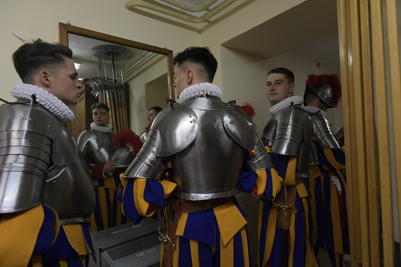 27 nowych gwardzistów szwajcarskich złoży przysięgę [+GALERIA]