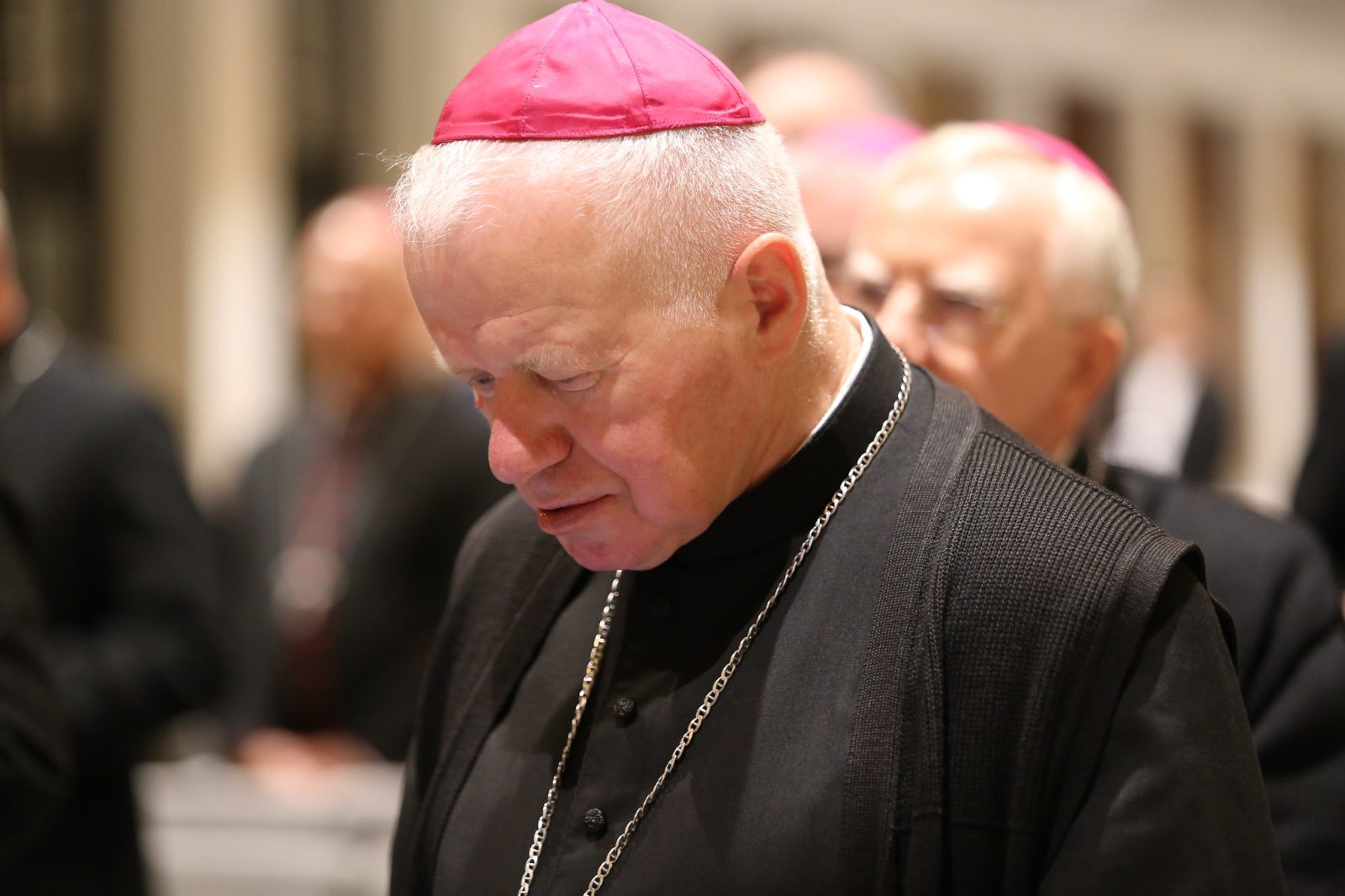 Abp Adam Szal wzywa do dziewięciodniowej modlitwy o pokój