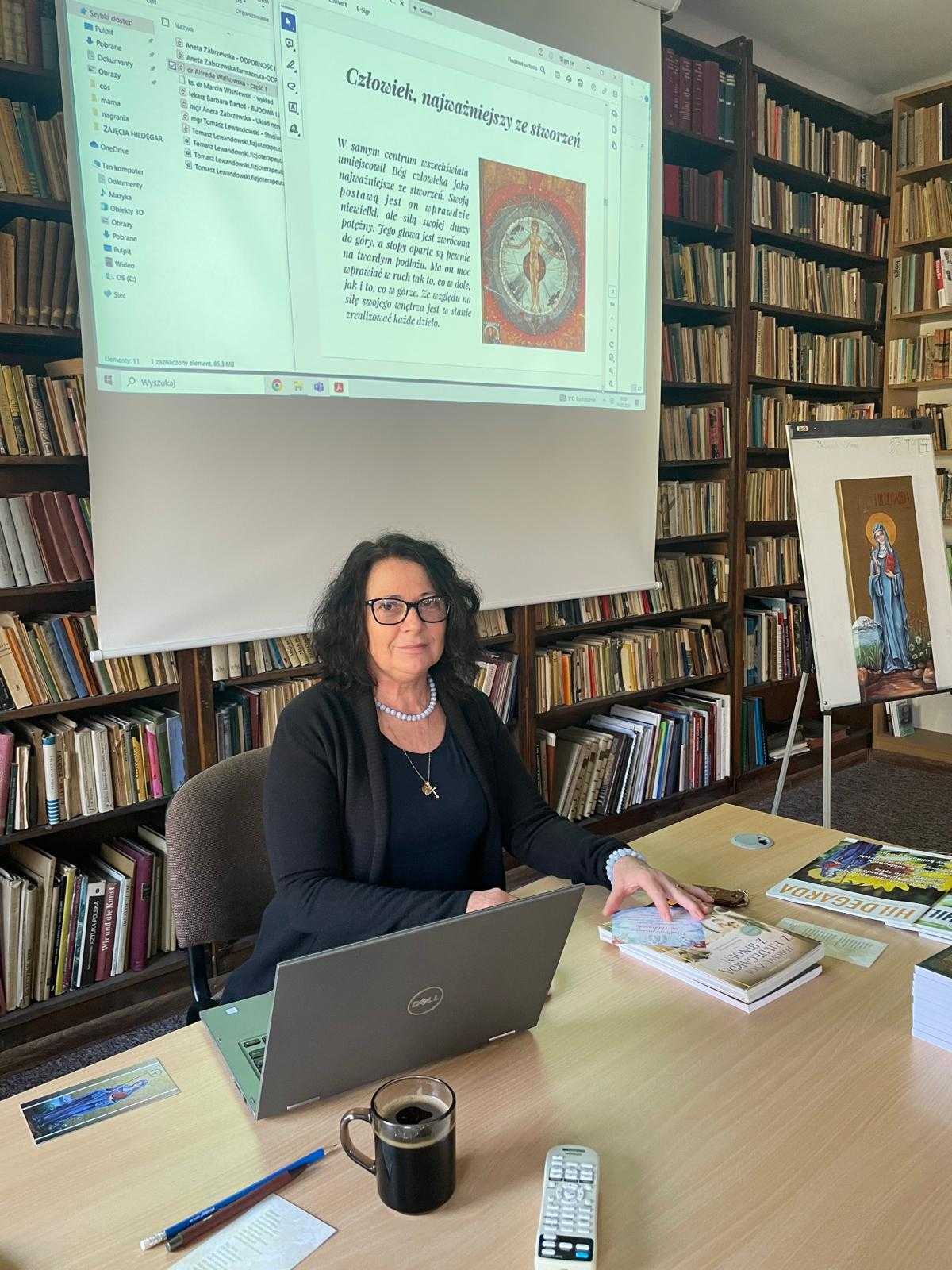 Święta Hildegarda z Bingen – średniowieczna wizjonerka na nasze czasy [ROZMOWA]