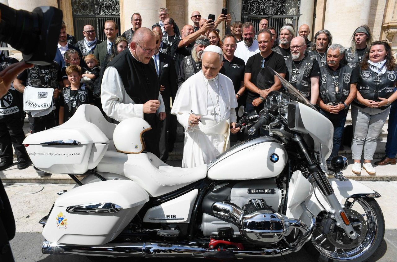 Niemcy: motocykl z autografem papieża wystawiony na aukcję