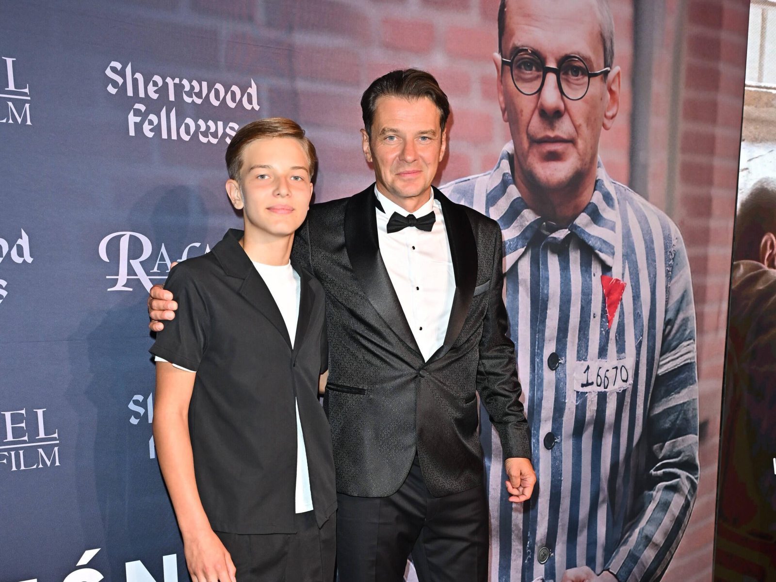 „Ojcostwo to codzienna obecność” – Marcin Kwaśny o tym jak być bliskim tatą [ROZMOWA]