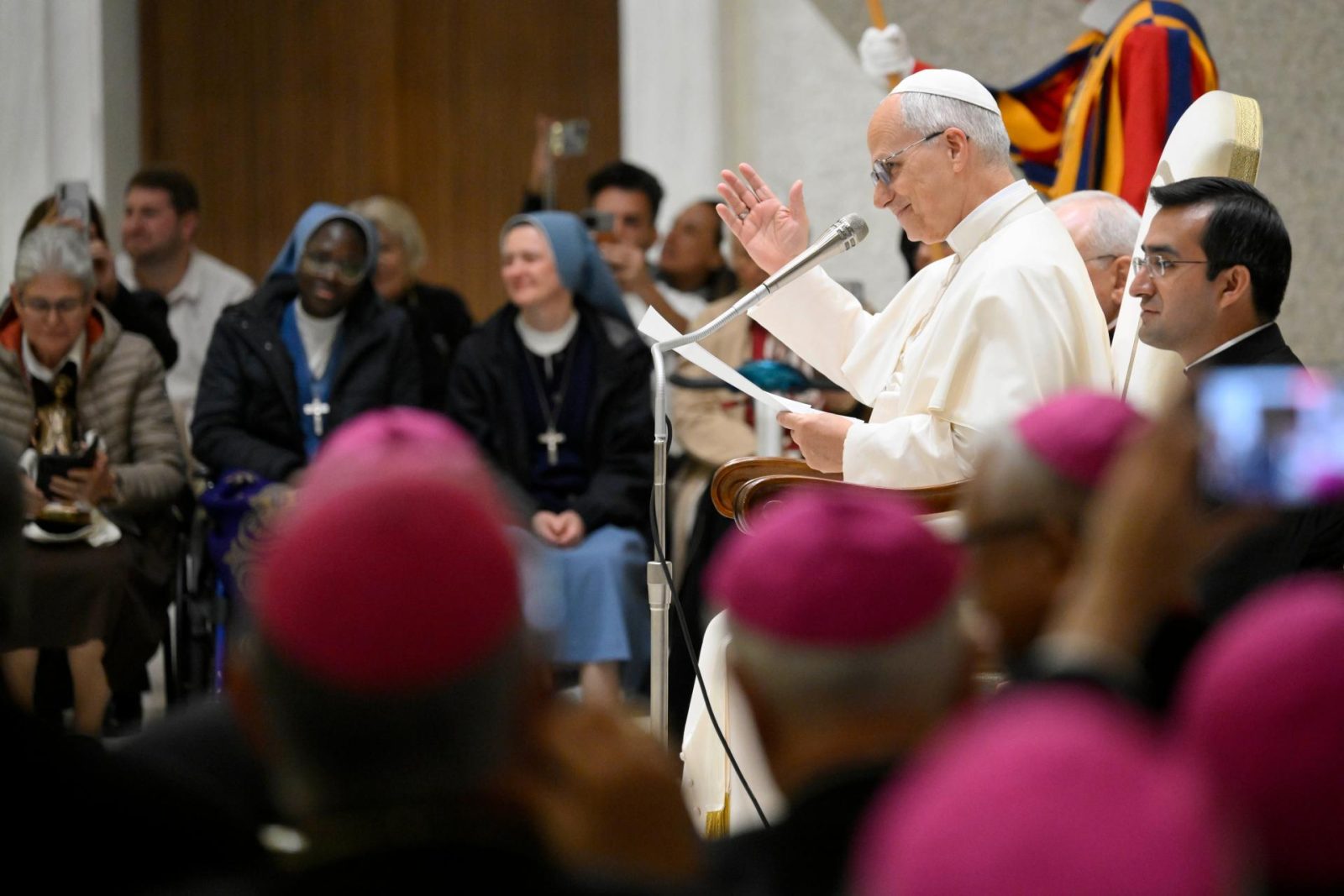 Papież: z całego serca zachęcam was do odmawiania różańca