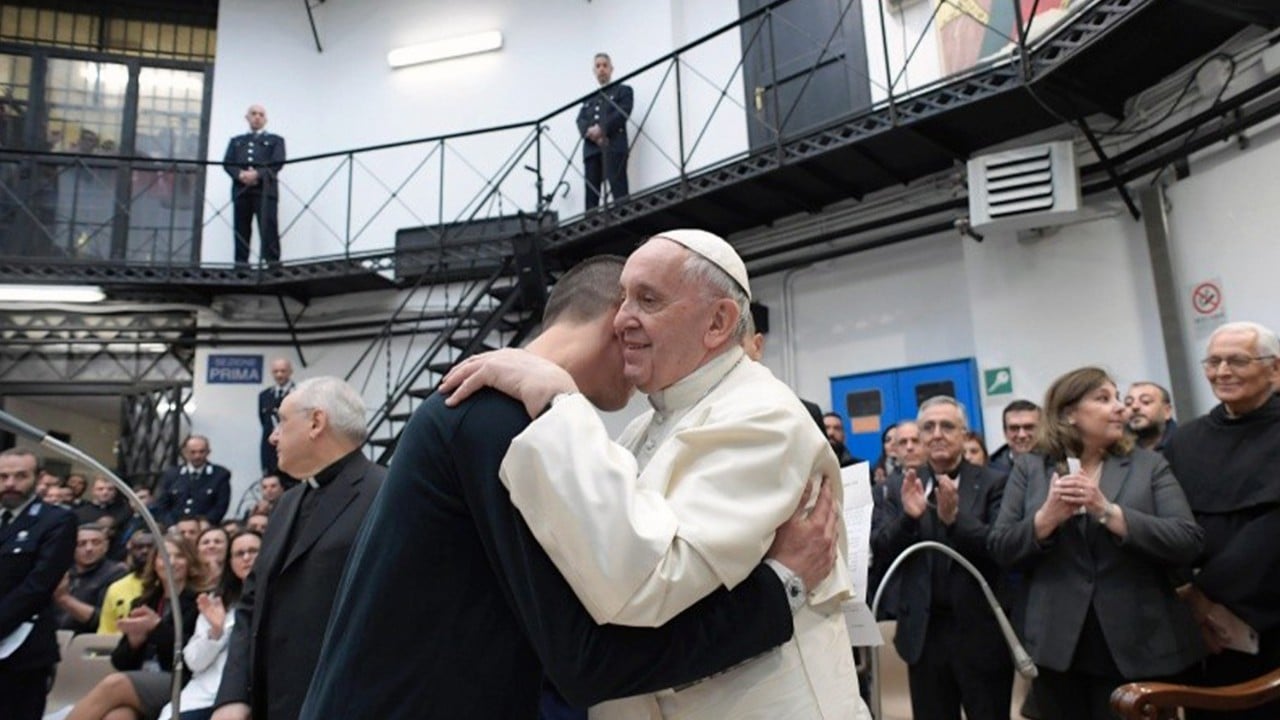 Napływ wiernych przy grobie Franciszka pół roku po jego śmierci