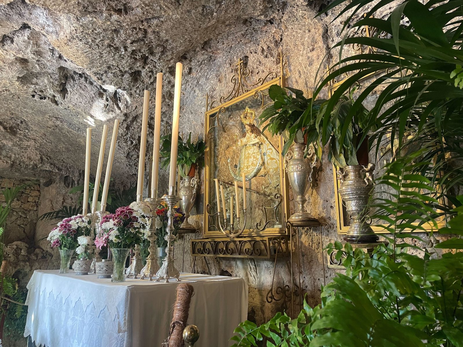 Matka Boża wykuta ze skały [+GALERIA]