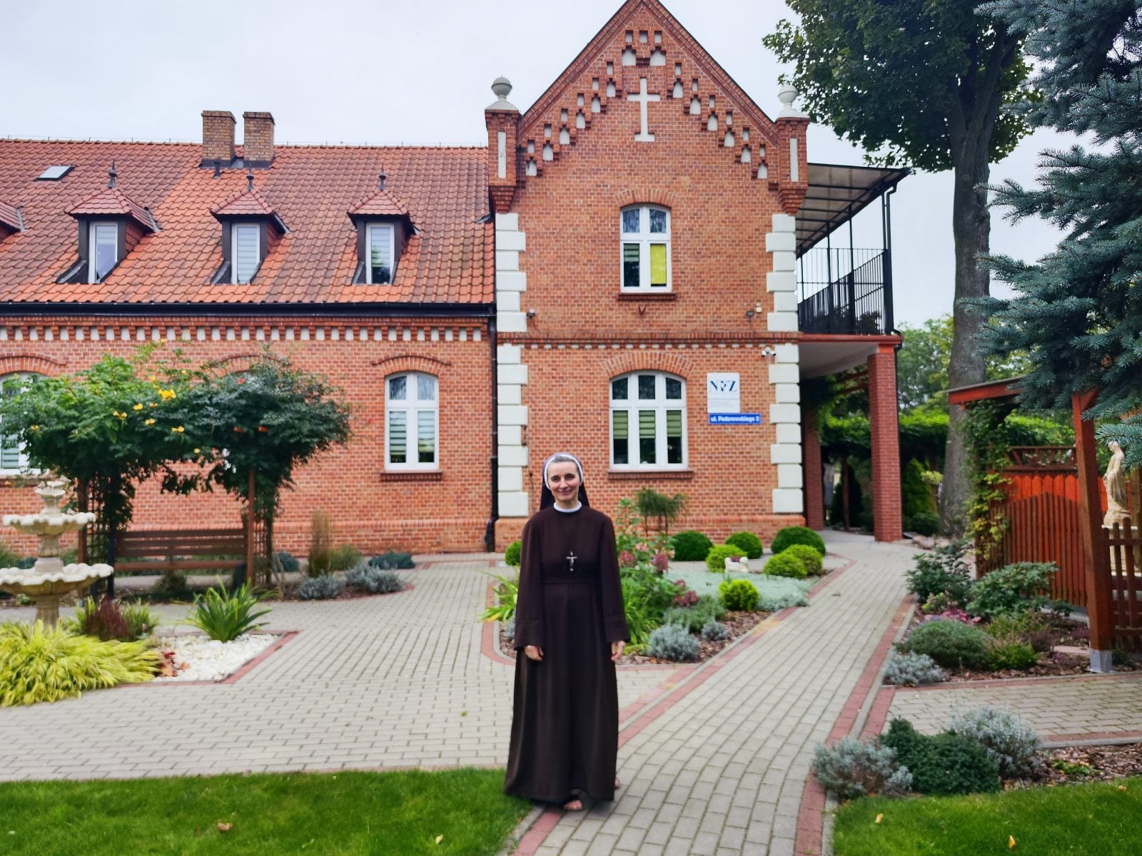 Toruń: siostry serafitki świętowały 100 lat posługi