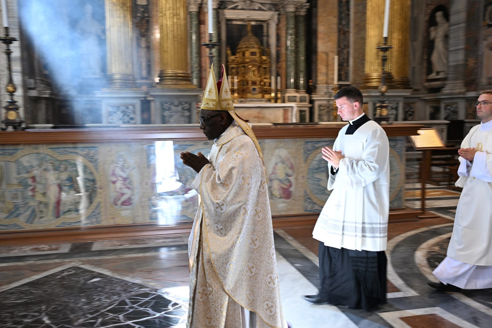 Kard. Robert Sarah do Polaków: potrzebujemy sił do walki o wiarę w świecie, który dziś występuje przeciwko Bogu