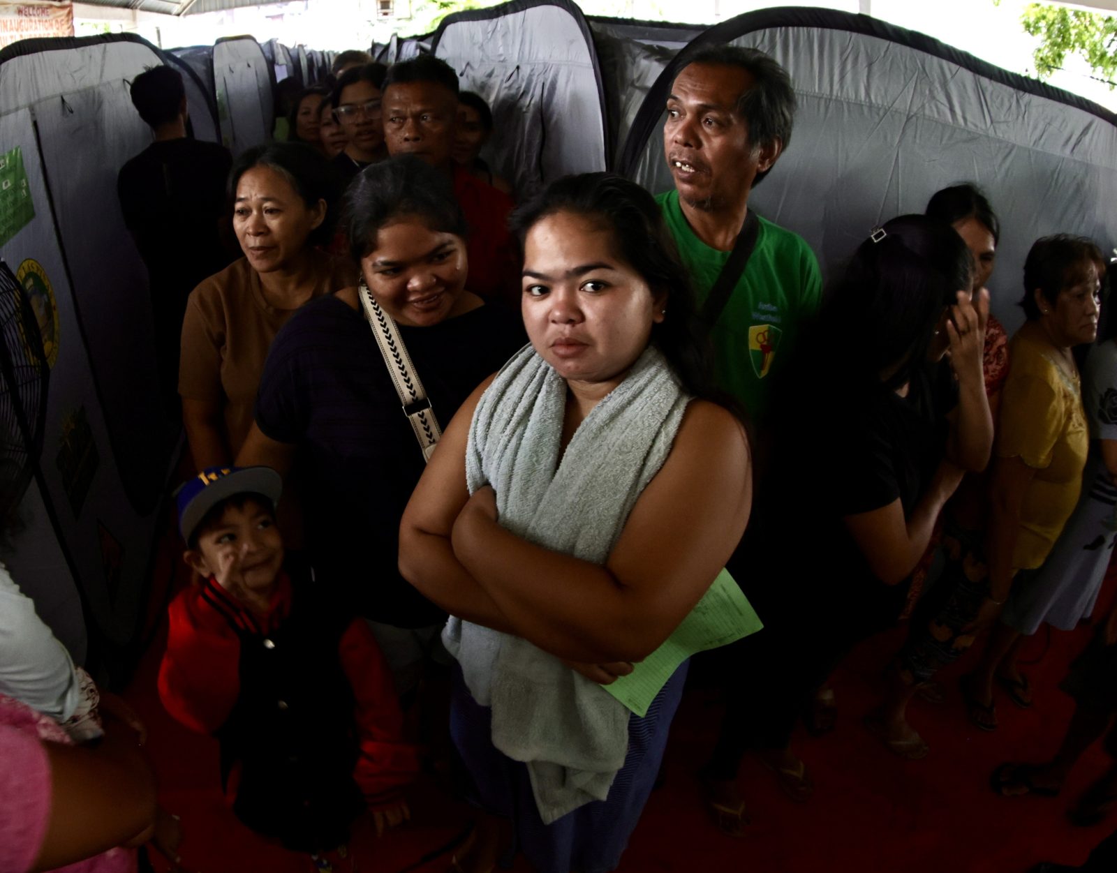 Filipiny: w wyniku burzy tropikalnej na wyspie Luzon zginęło co najmniej pięć osób [+GALERIA]