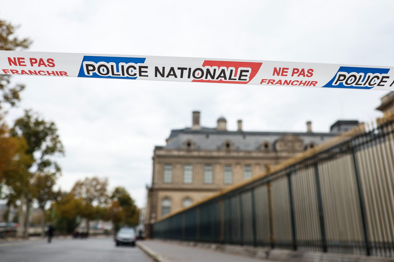 Francja: zatrzymani w sprawie kradzieży w Luwrze częściowo przyznali się do winy