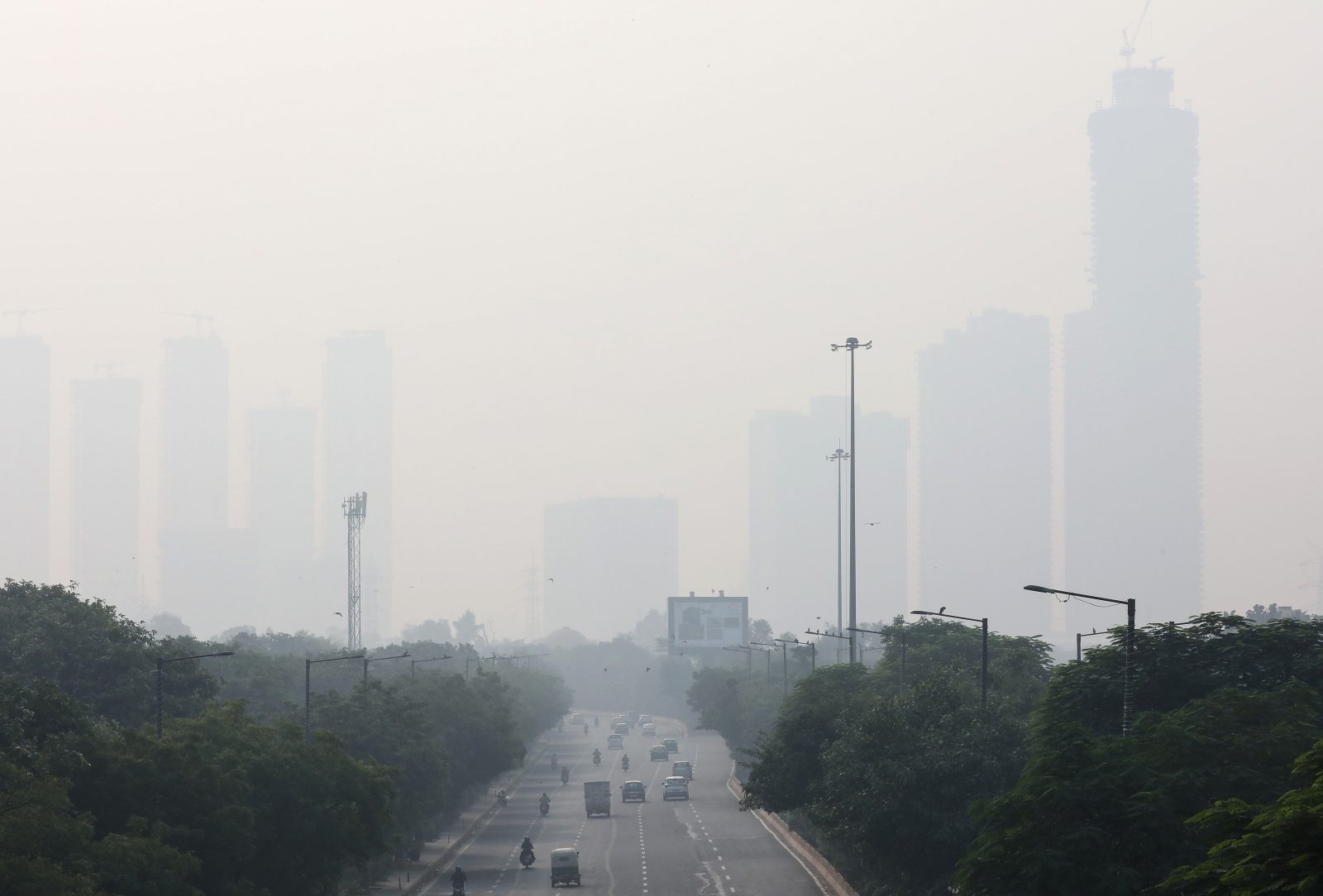 Indie: Delhi tonie w toksycznym smogu po obchodach hinduskiego święta świateł