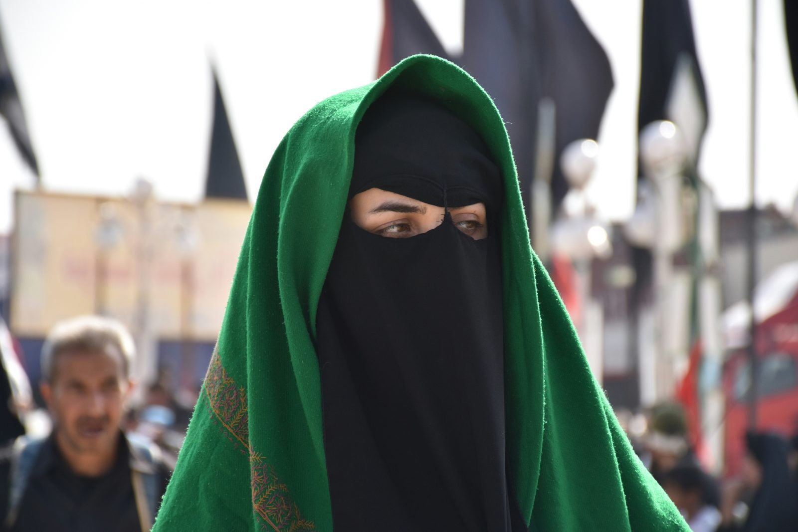 Portugalia: parlament zakazał noszenia burki i nikabu w miejscach publicznych