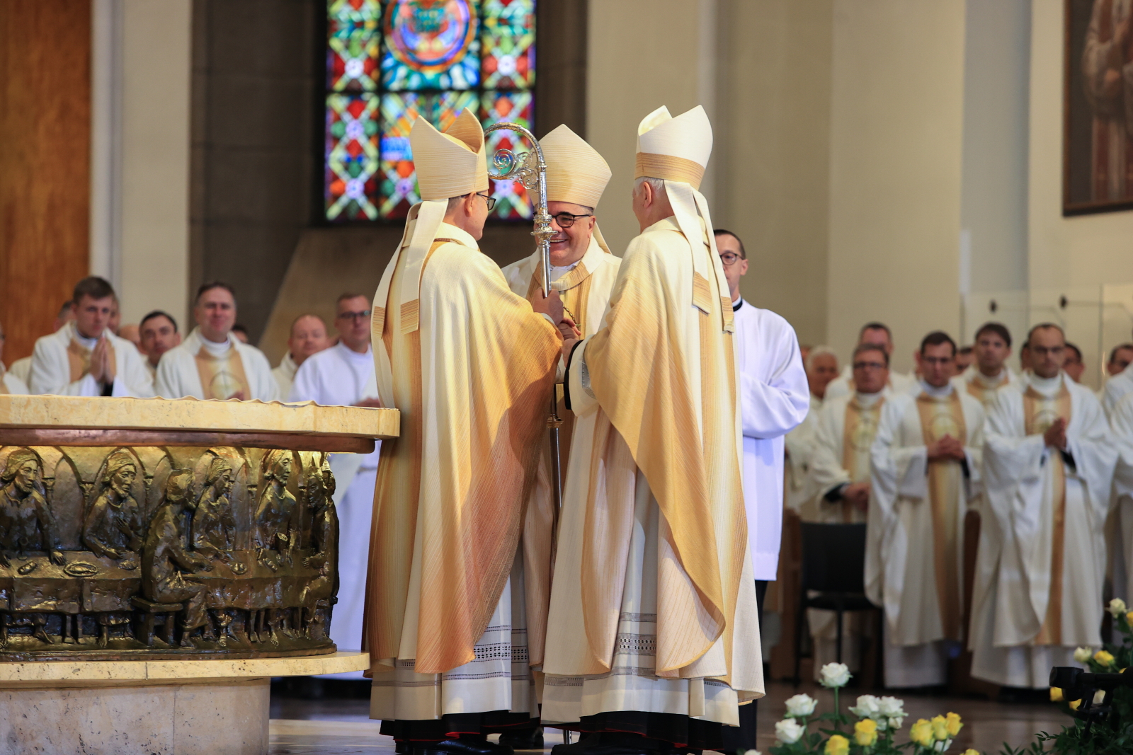 Abp Andrzej Przybylski podczas ingresu: śląski lud wciąż potrzebuje Jezusa [+GALERIA]