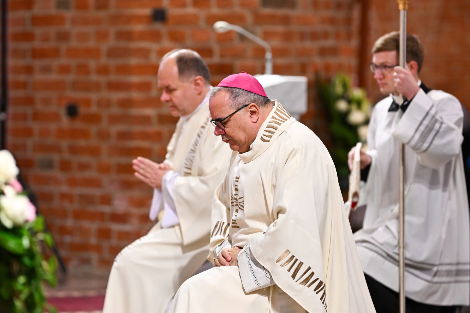 Nuncjusz apostolski na Mszy św. w 100-lecie diecezji łomżyńskiej: patrzymy na Chrystusa