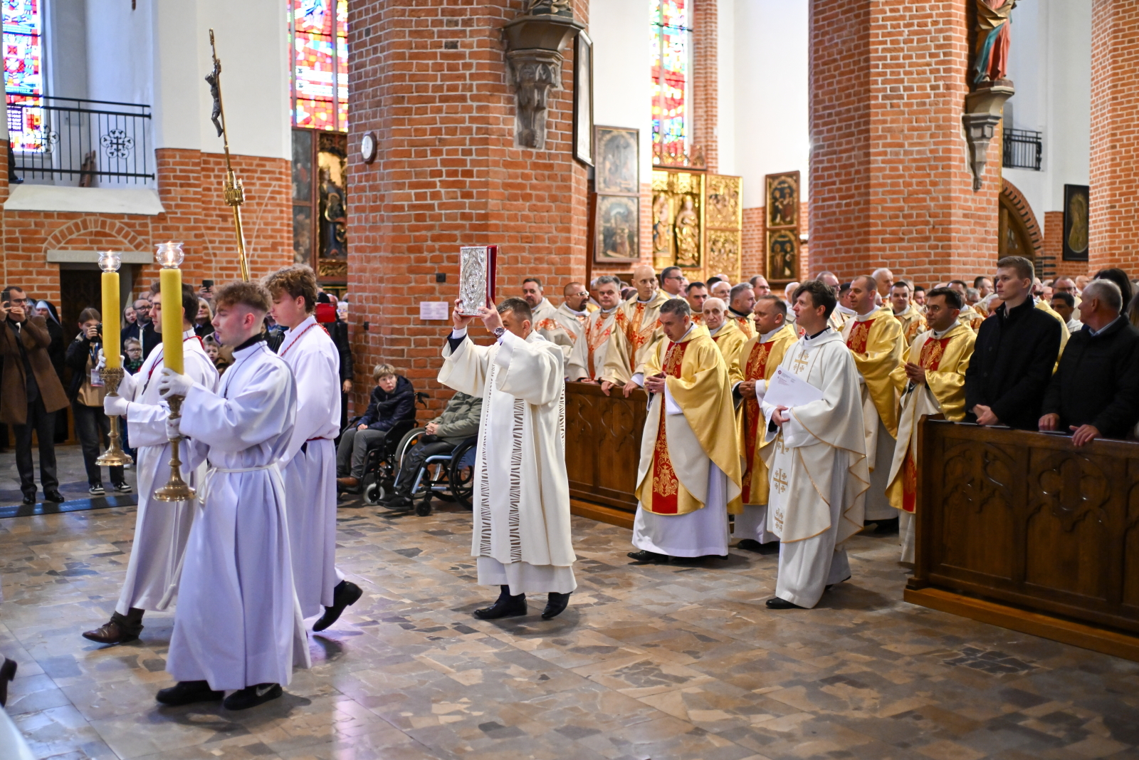Przewodniczący KEP pogratulował bp. Wojciechowi Skibickiemu ingresu do katedry elbląskiej