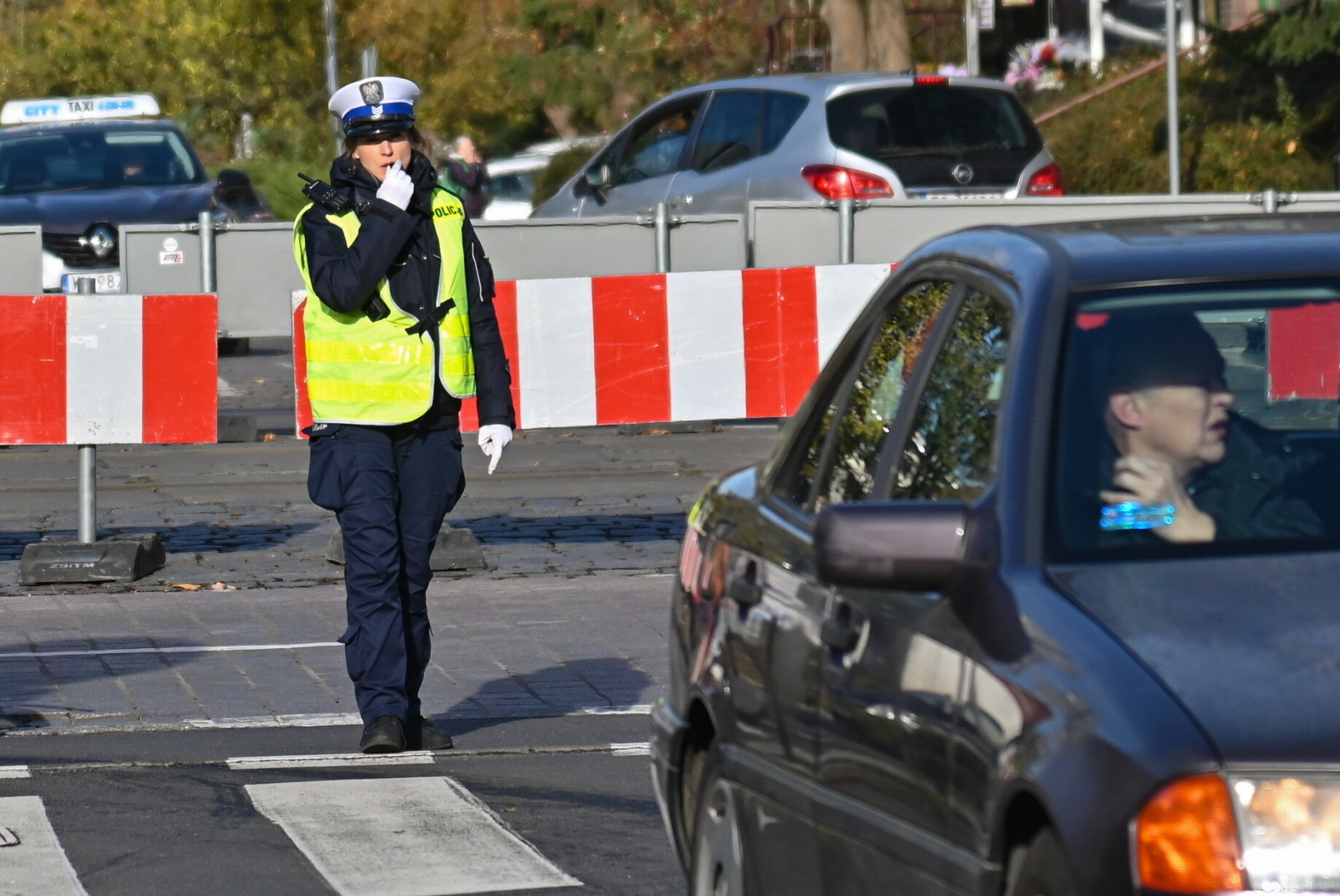 Policja apeluje o ostrożną jazdę, przed nami świąteczny weekend i odwiedziny cmentarzy
