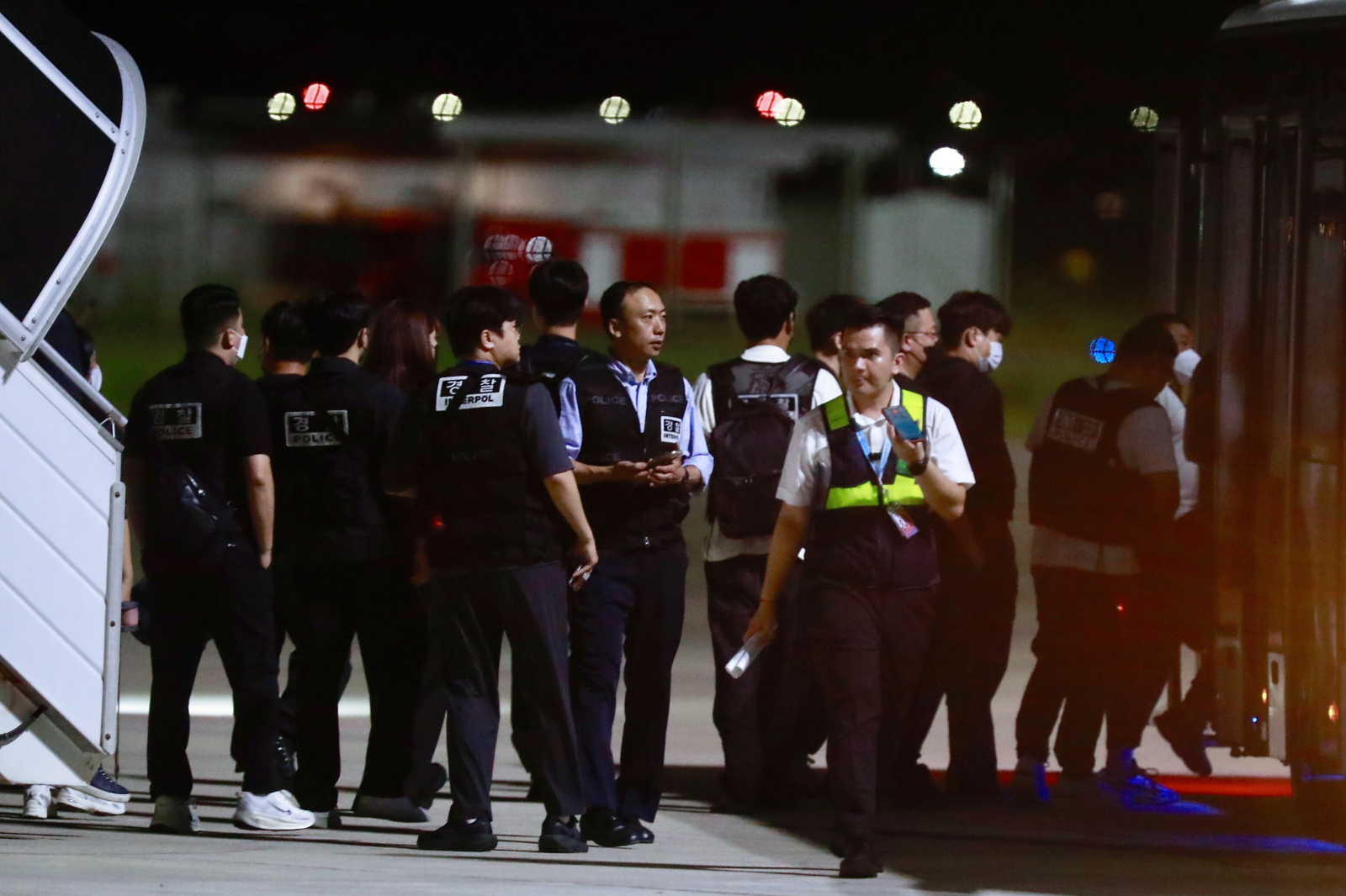 Hongkong: samolot towarowy wypadł z pasa, zginęło dwóch pracowników lotniska