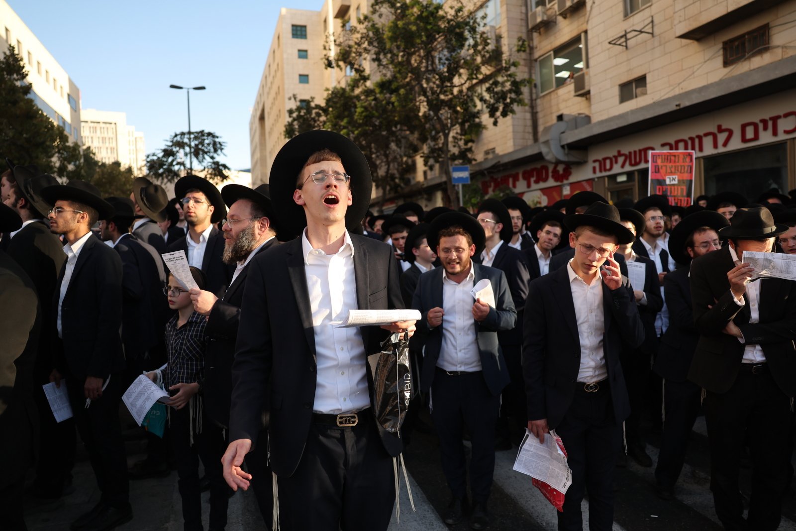 Izrael: setki tysięcy ultraortodoksyjnych żydów protestowały przeciwko poborowi